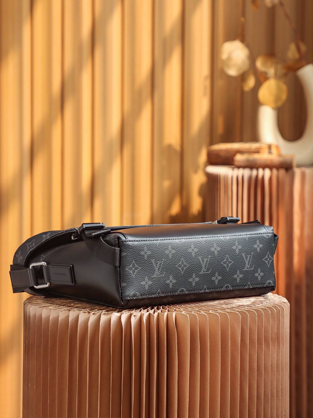 Ellebag’s Expert Replication: Louis Vuitton Discovery Messenger PM Voyager (M40511)-Bedste kvalitet Fake Louis Vuitton Bag Online Store, Replica designer bag ru