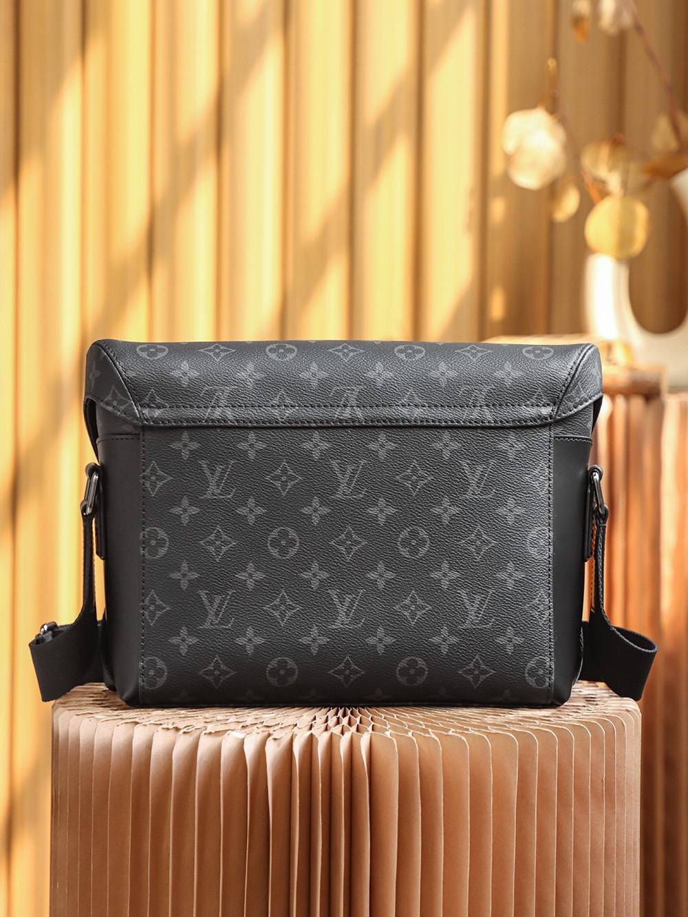 Ellebag’s Expert Replication: Louis Vuitton Discovery Messenger PM Voyager (M40511)-ʻOi aku ka maikaʻi o ka ʻeke Louis Vuitton ʻeke hoʻopunipuni ma ka hale kūʻai pūnaewele, ʻeke hoʻolālā kope ru