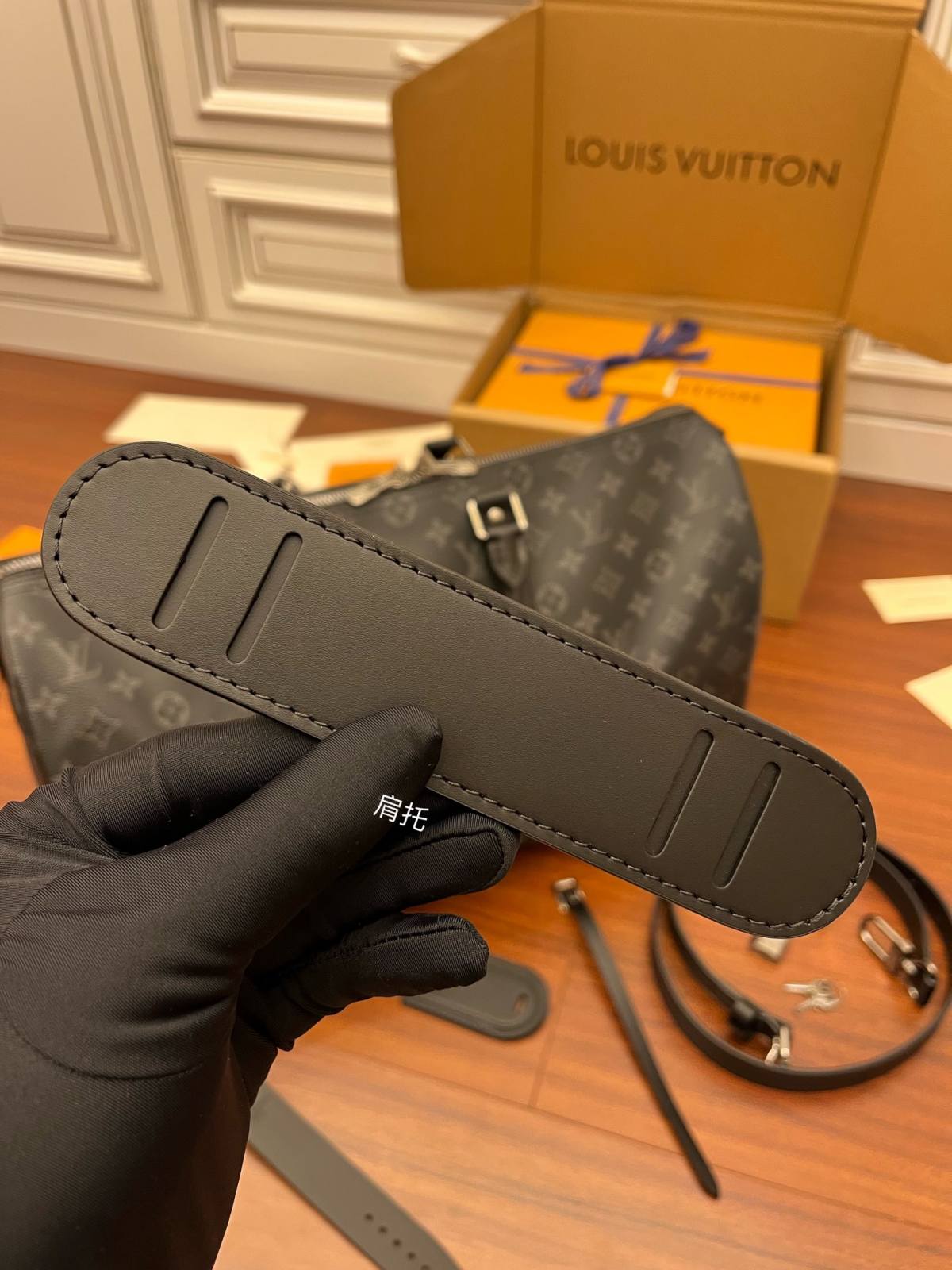 Ellebag’s Expert Replication: Louis Vuitton Keepall 45 Travel Bag (M40569)-Best Quality Replica designer Bag factory in China