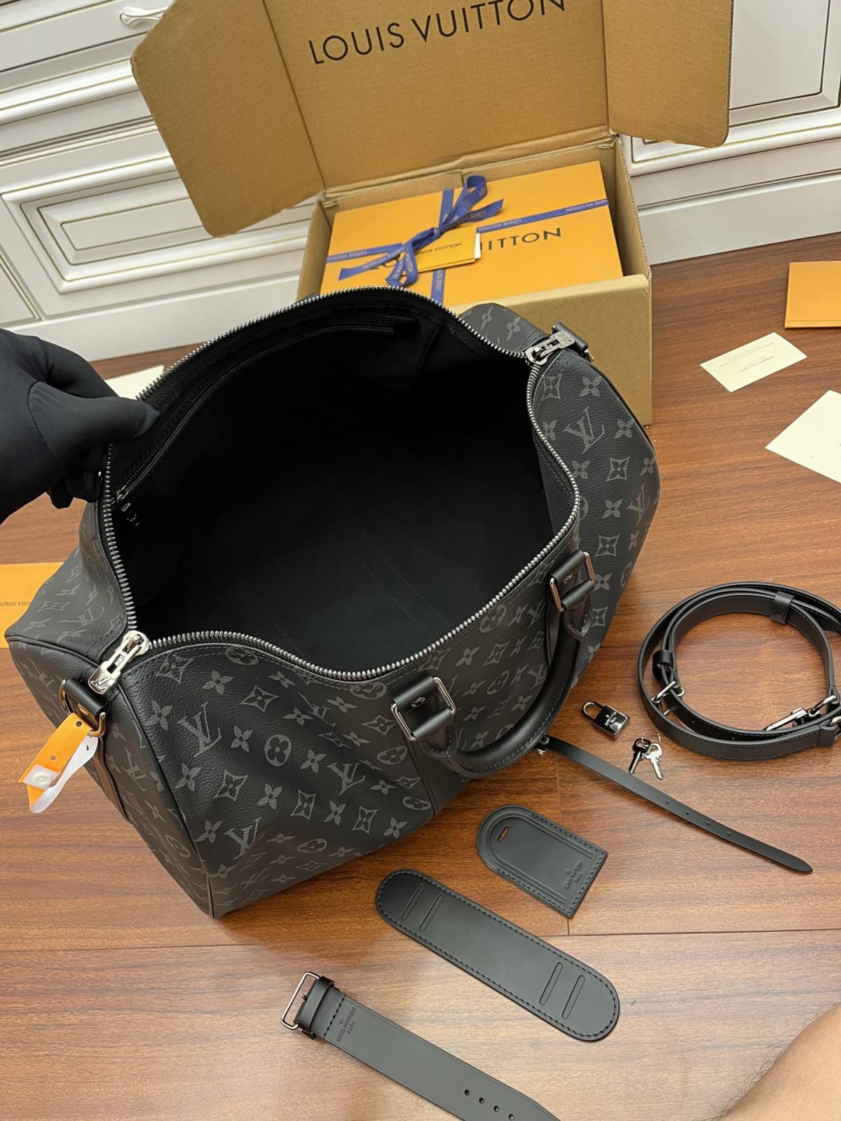 Ellebag’s Expert Replication: Louis Vuitton Keepall 45 Travel Bag (M40569)-Best Quality Replica designer Bag factory in China