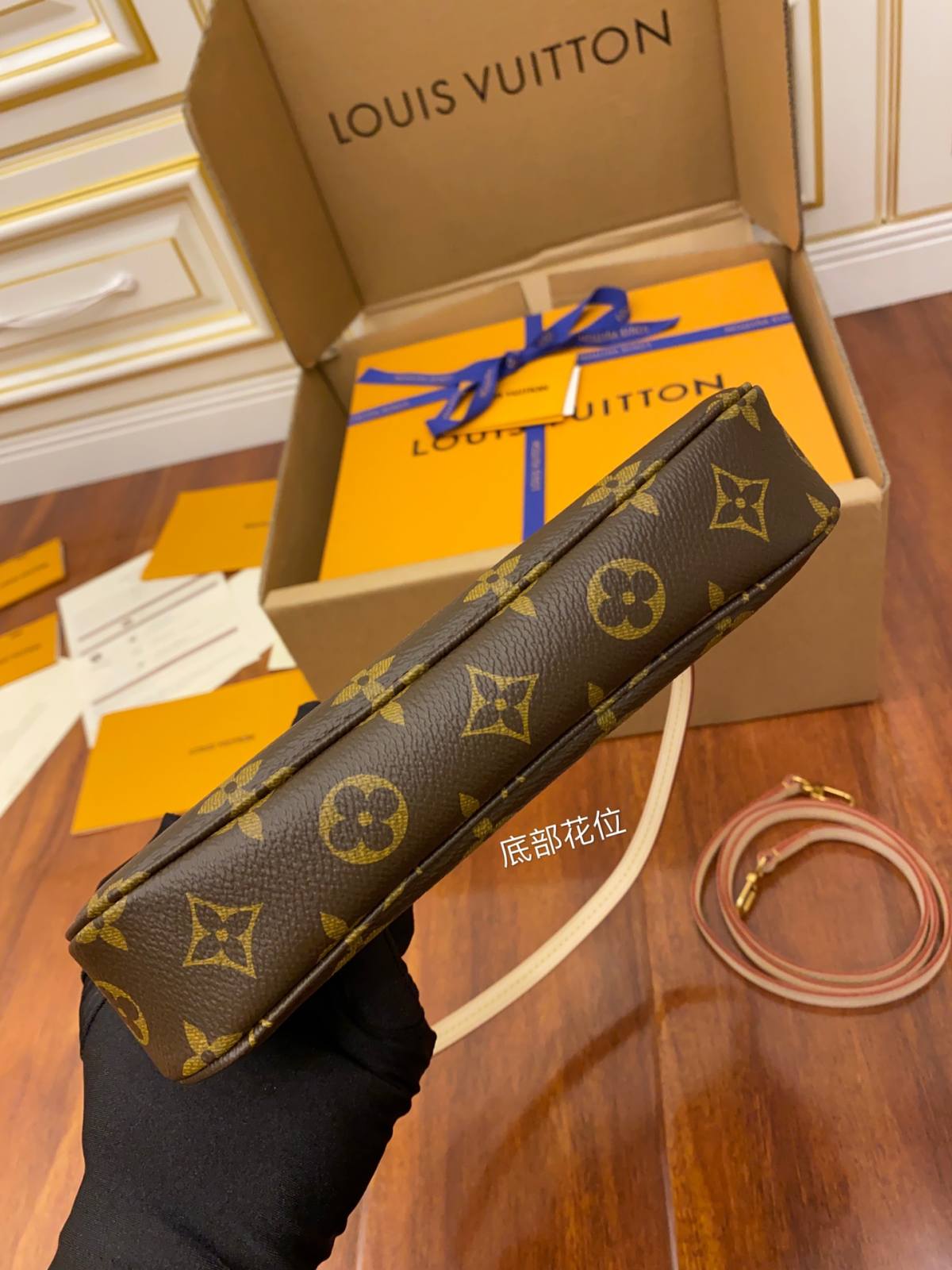 Ellebag’s Expert Replication: Louis Vuitton Pochette Accessoires in Monogram (M40712)-Beste kwaliteit nep Louis Vuitton tas online winkel, replica designer tas ru