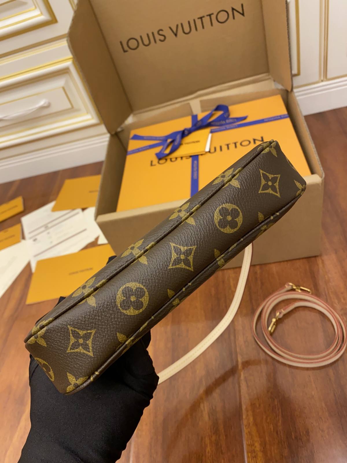 Ellebag’s Expert Replication: Louis Vuitton Pochette Accessoires in Monogram (M40712)-בעסטער קוואַליטעט שווינדל לוי ווויטטאָן באַג אָנליין קראָם, רעפּליקע דיזיינער זעקל רו