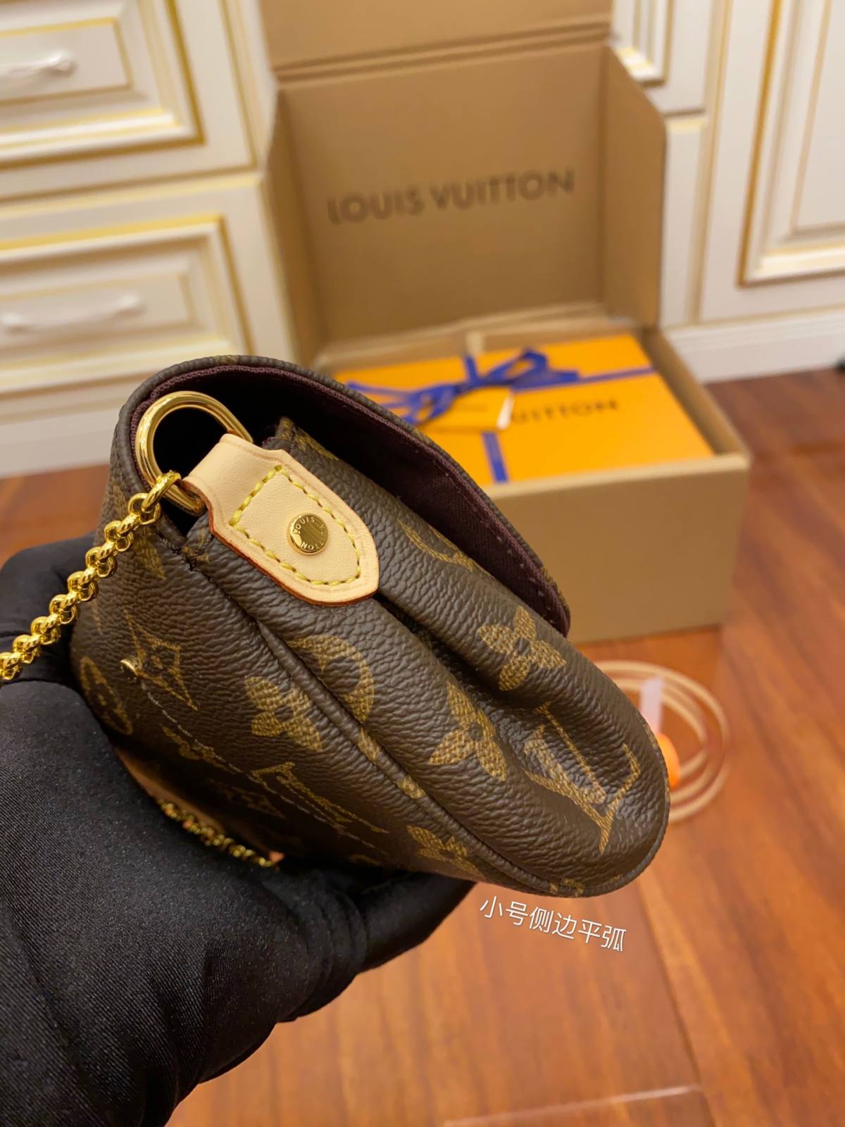 Ellebag’s Expert Replication: Louis Vuitton FAVORITE Monogram (M40717)-ຄຸນະພາບທີ່ດີທີ່ສຸດ Fake Louis Vuitton Bag Online Store, Replica designer bag ru