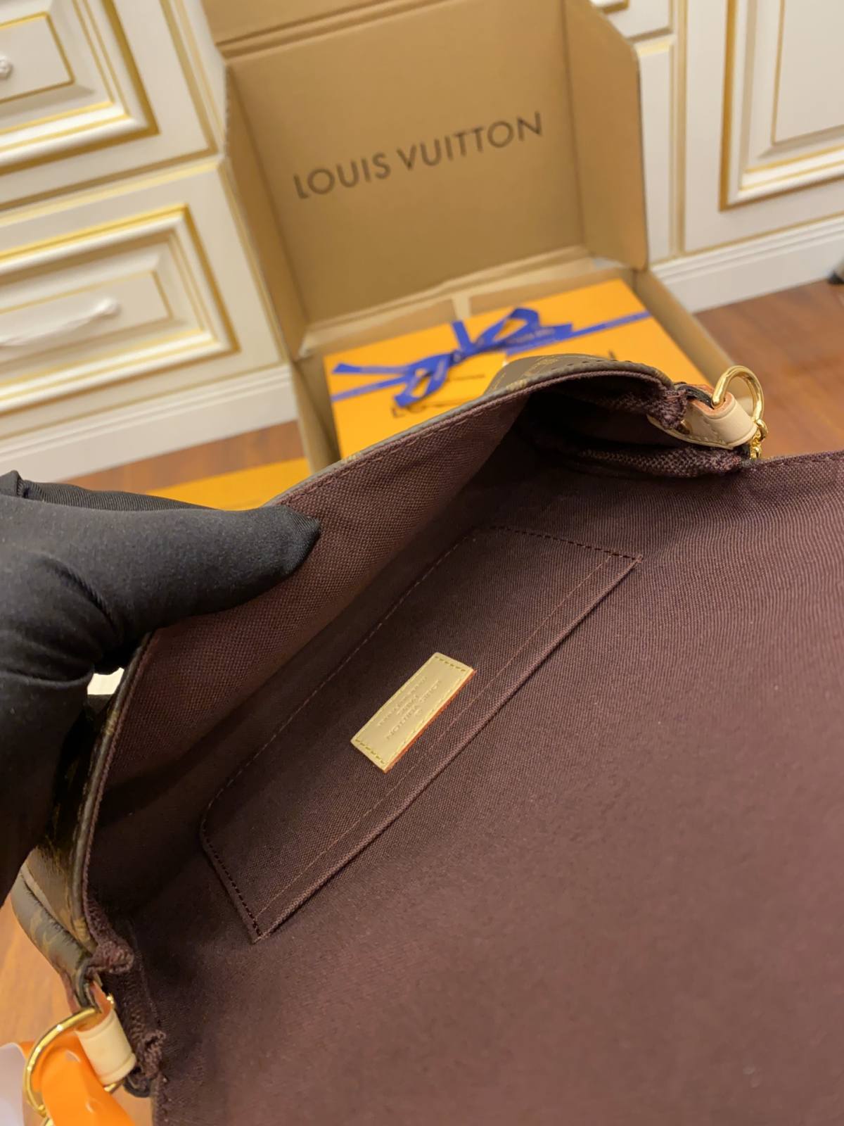 Ellebag’s Expert Replication: Louis Vuitton FAVORITE Monogram (M40717)-Labākās kvalitātes viltotās Louis Vuitton somas tiešsaistes veikals, dizaineru somas kopija ru