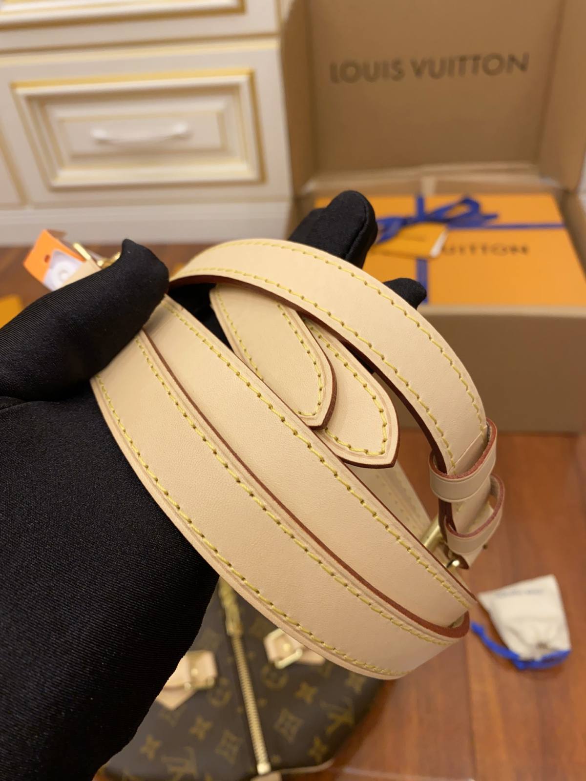 Ellebag’s Expert Replication: Louis Vuitton SPEEDY 30 with Shoulder Strap (M41112)-Best Quality Replica designer Bag factory in China