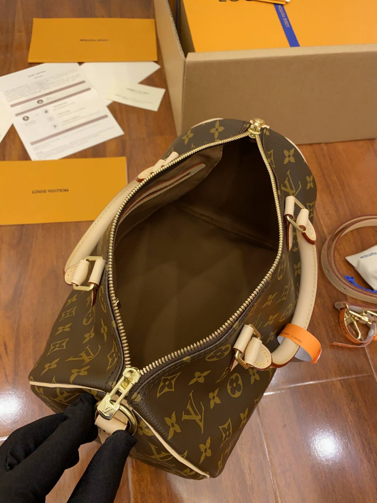 Ellebag’s Expert Replication: Louis Vuitton SPEEDY 30 with Shoulder Strap (M41112)-Best Quality Replica designer Bag factory in China