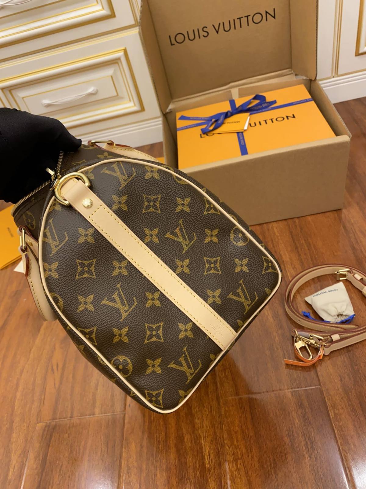 Ellebag’s Expert Replication: Louis Vuitton SPEEDY 30 with Shoulder Strap (M41112)-Best Quality Replica designer Bag factory in China