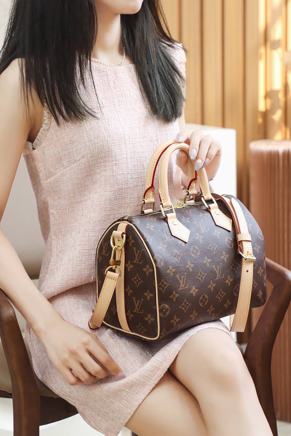 Ellebag’s Expert Replication: Louis Vuitton SPEEDY 25 Handbag with Shoulder Strap (M41113)-Best Quality Fake Louis Vuitton Bag Nettbutikk, Replica designer bag ru