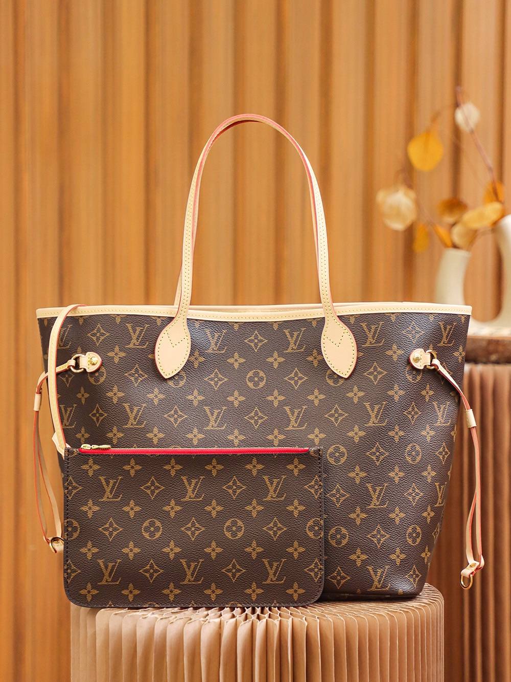 Ellebag’s Expert Replication: Louis Vuitton NEVERFULL Medium Handbag (M41177) with Monogram/Red Interior-בעסטער קוואַליטעט שווינדל לוי ווויטטאָן באַג אָנליין קראָם, רעפּליקע דיזיינער זעקל רו