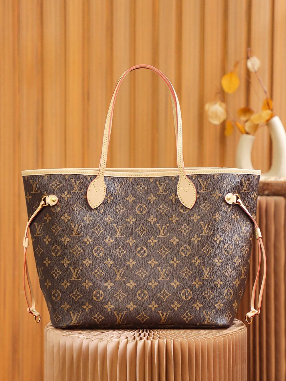 Ellebag’s Expert Replication: Louis Vuitton NEVERFULL Medium Handbag (M41177) with Monogram/Red Interior-בעסטער קוואַליטעט שווינדל לוי ווויטטאָן באַג אָנליין קראָם, רעפּליקע דיזיינער זעקל רו