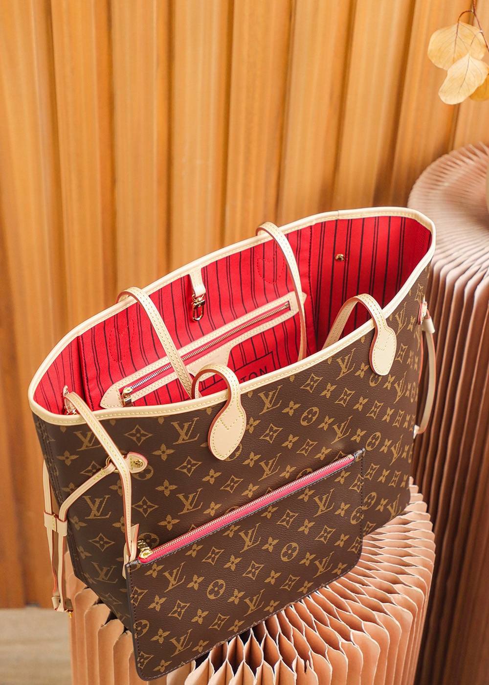 Ellebag’s Expert Replication: Louis Vuitton NEVERFULL Medium Handbag (M41177) with Monogram/Red Interior-בעסטער קוואַליטעט שווינדל לוי ווויטטאָן באַג אָנליין קראָם, רעפּליקע דיזיינער זעקל רו