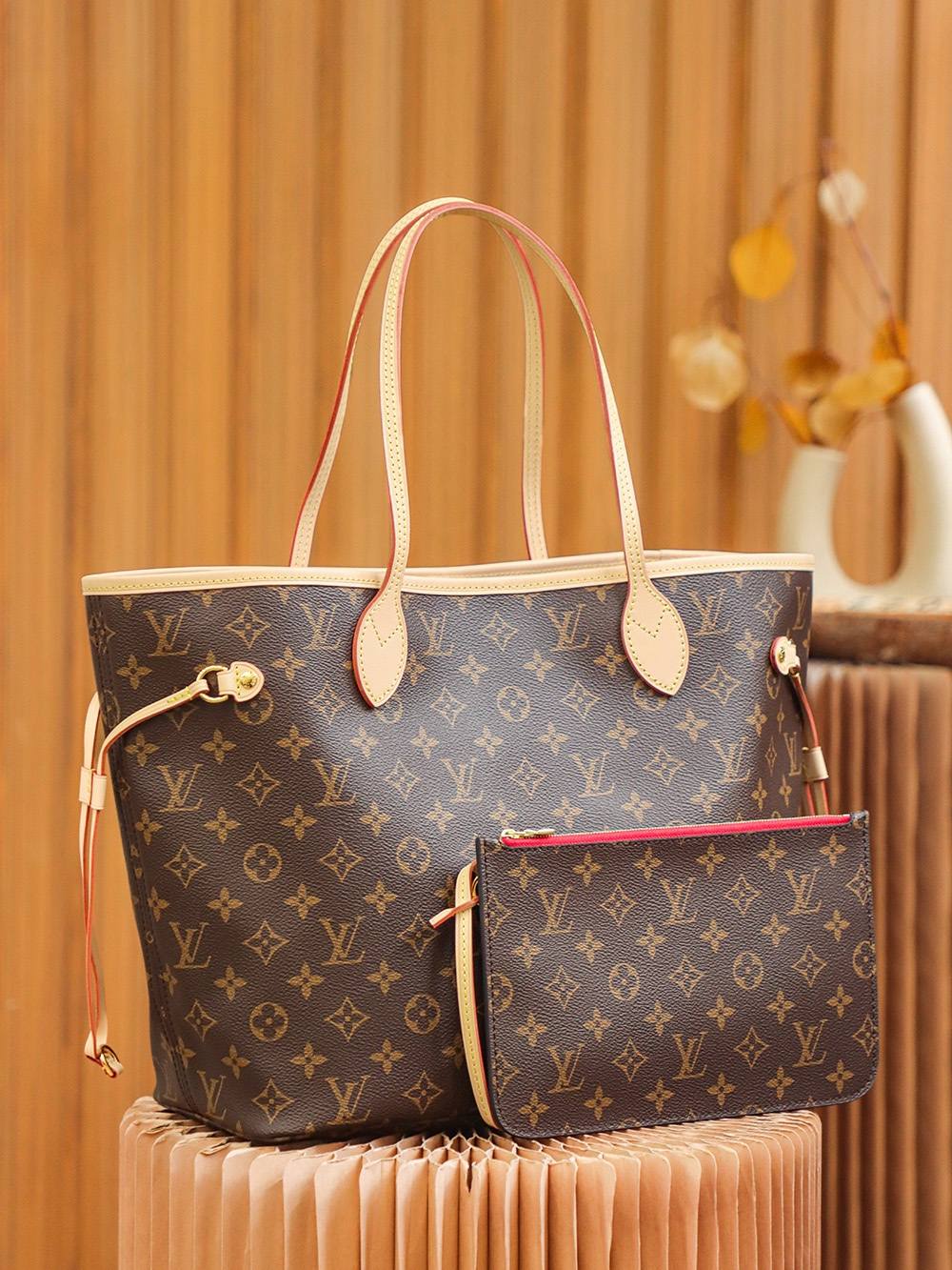 Ellebag’s Expert Replication: Louis Vuitton NEVERFULL Medium Handbag (M41177) with Monogram/Red Interior-Meilleure qualité de faux sac Louis Vuitton en ligne, réplique de sac de créateur ru