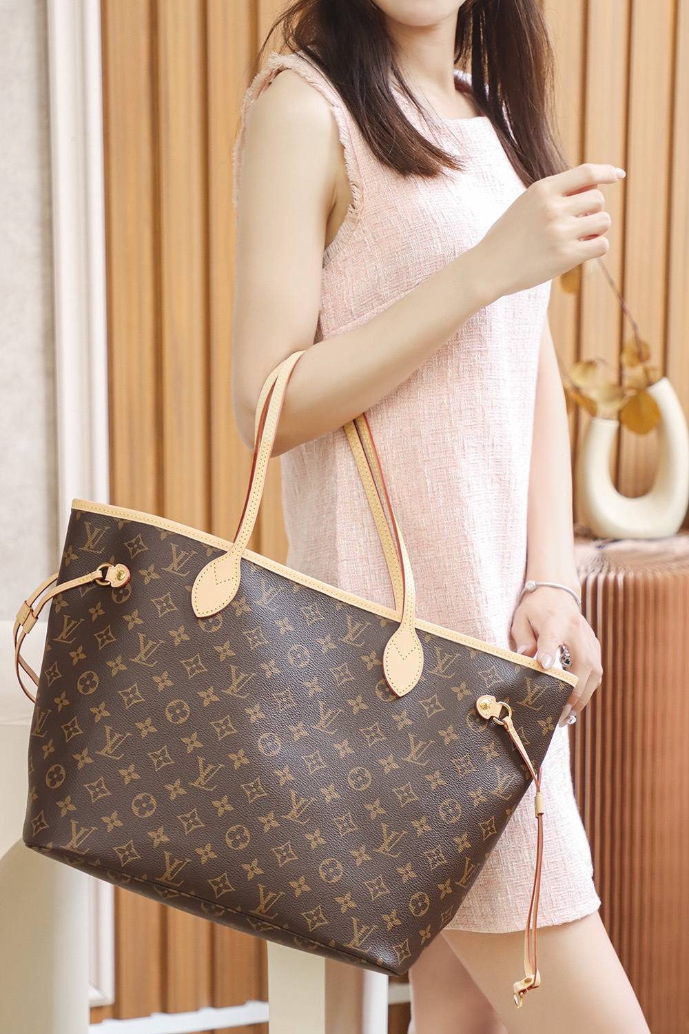 Ellebag’s Expert Replication: Louis Vuitton NEVERFULL Medium Handbag (M41177) with Monogram/Red Interior-Negozio in linea della borsa falsa di Louis Vuitton di migliore qualità, borsa del progettista della replica ru