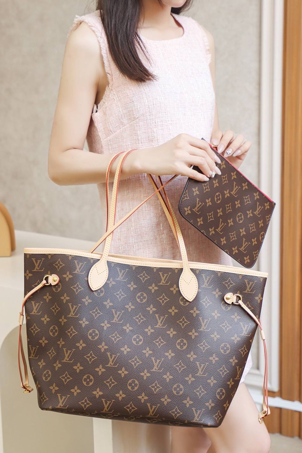 Ellebag’s Expert Replication: Louis Vuitton NEVERFULL Medium Handbag (M41177) with Monogram/Red Interior-Magazin online de geanți Louis Vuitton fals de cea mai bună calitate, geantă de designer replica ru