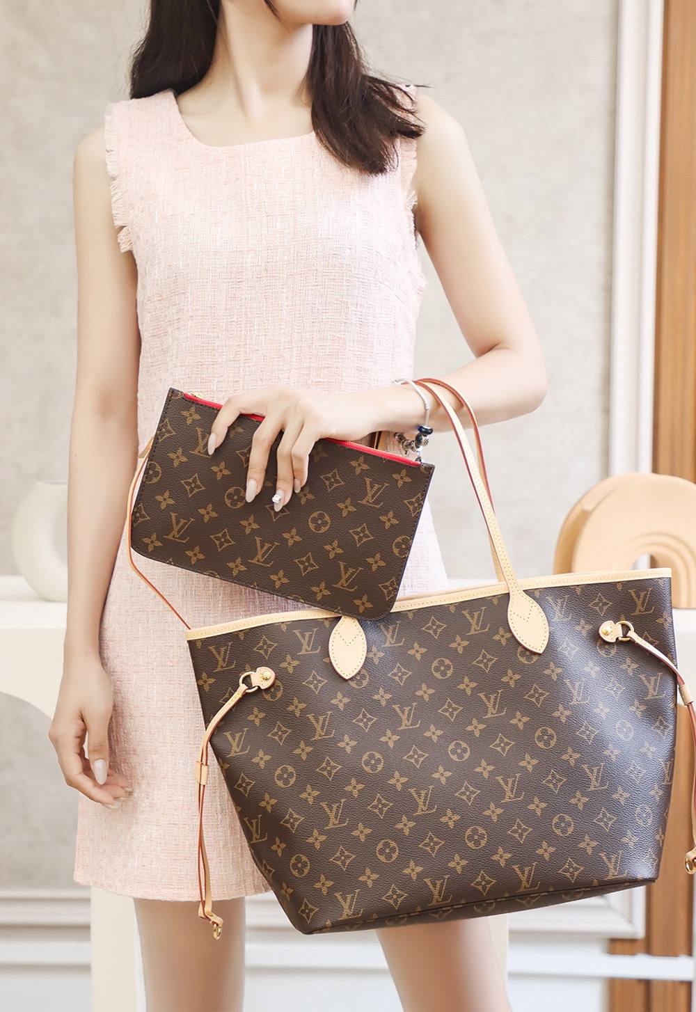 Ellebag’s Expert Replication: Louis Vuitton NEVERFULL Medium Handbag (M41177) with Monogram/Red Interior-בעסטער קוואַליטעט שווינדל לוי ווויטטאָן באַג אָנליין קראָם, רעפּליקע דיזיינער זעקל רו