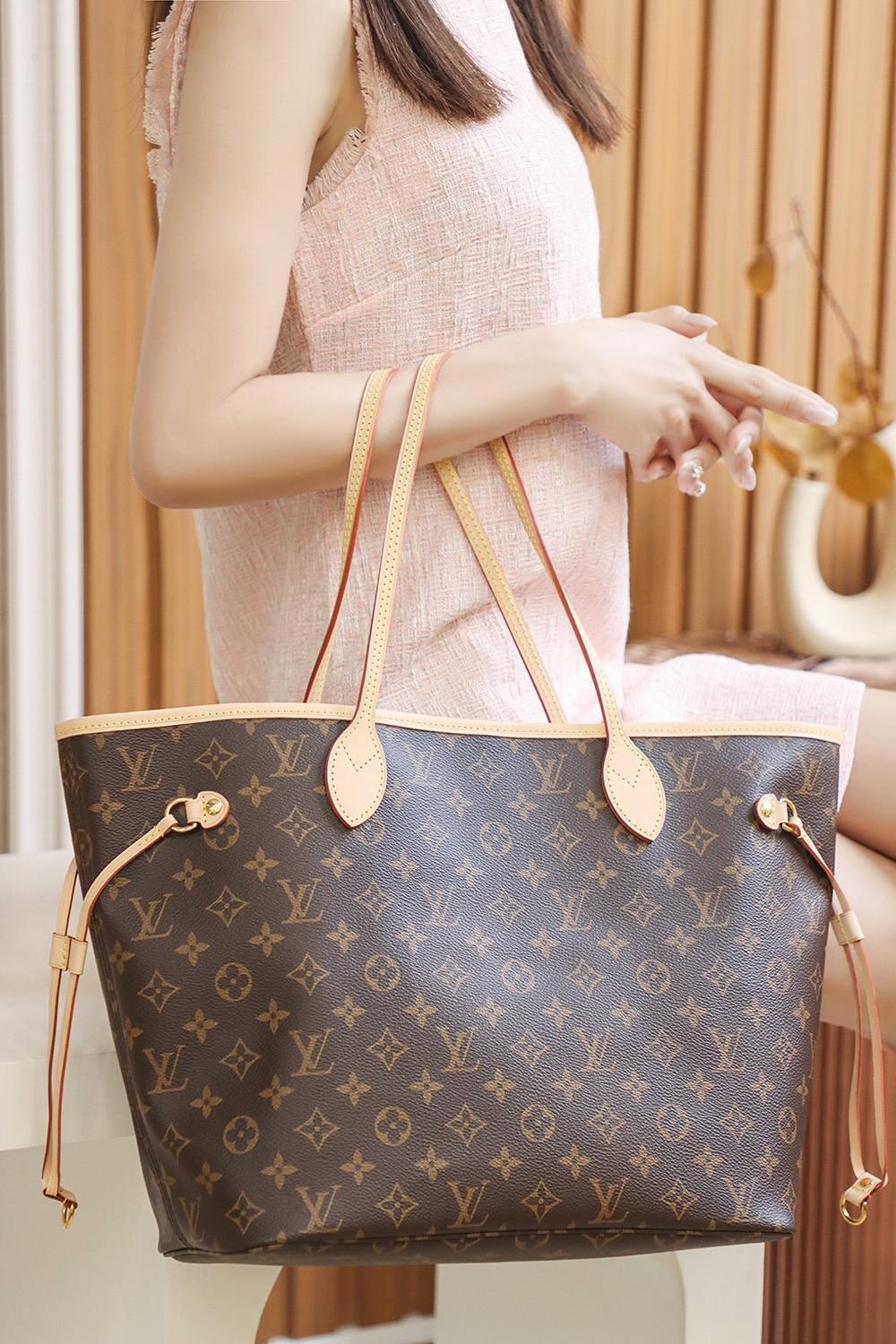 Ellebag’s Expert Replication: Louis Vuitton NEVERFULL Medium Handbag (M41177) with Monogram/Red Interior-Dyqani në internet i çantave të rreme Louis Vuitton me cilësi më të mirë, çanta modeli kopje ru