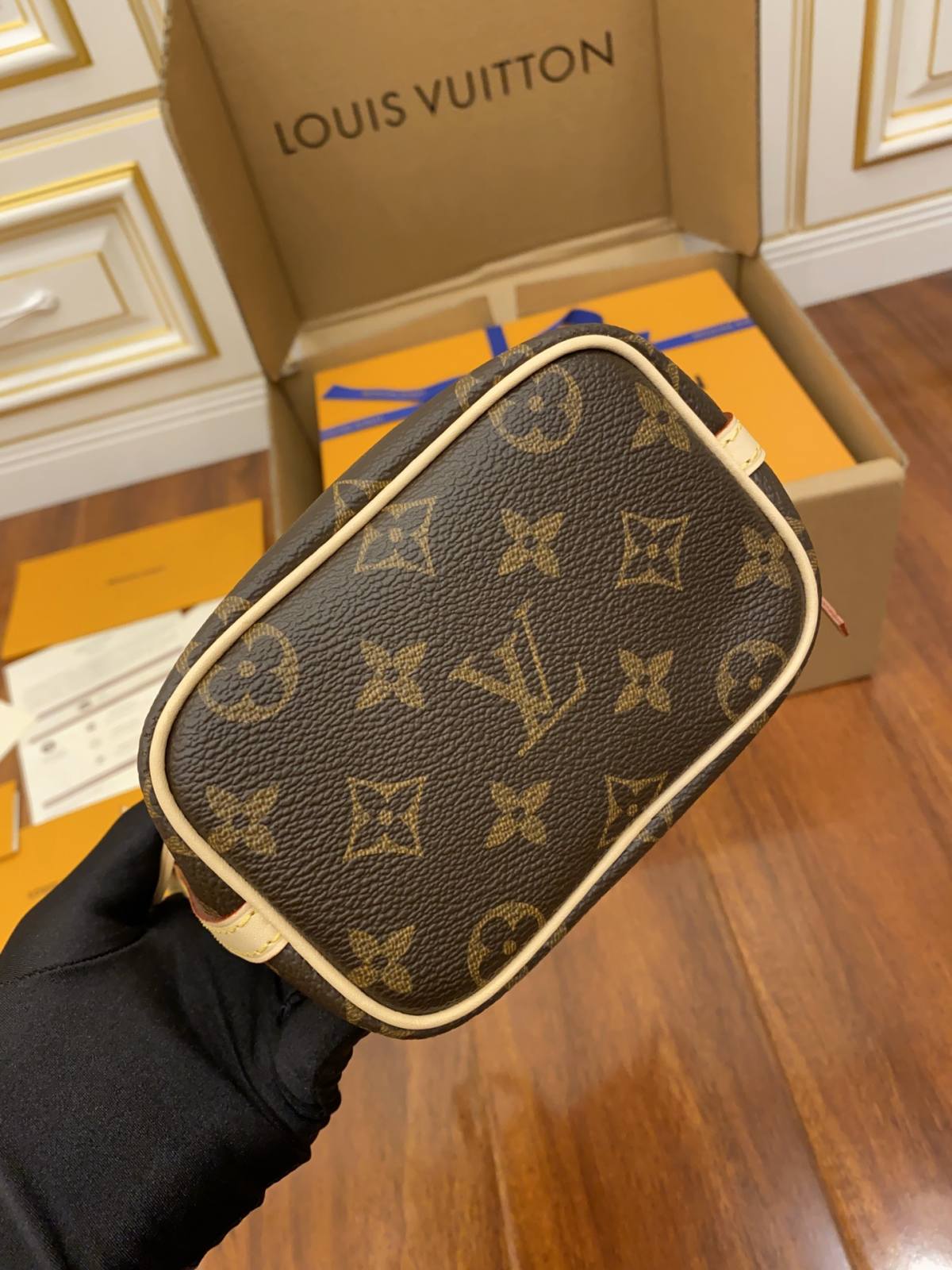 Ellebag’s Expert Replication: Louis Vuitton NANO NOE Handbag (M41346) in Classic Monogram-အရည်အသွေးအကောင်းဆုံးအတု Louis Vuitton Bag အွန်လိုင်းစတိုး၊ ပုံစံတူဒီဇိုင်နာအိတ် ru