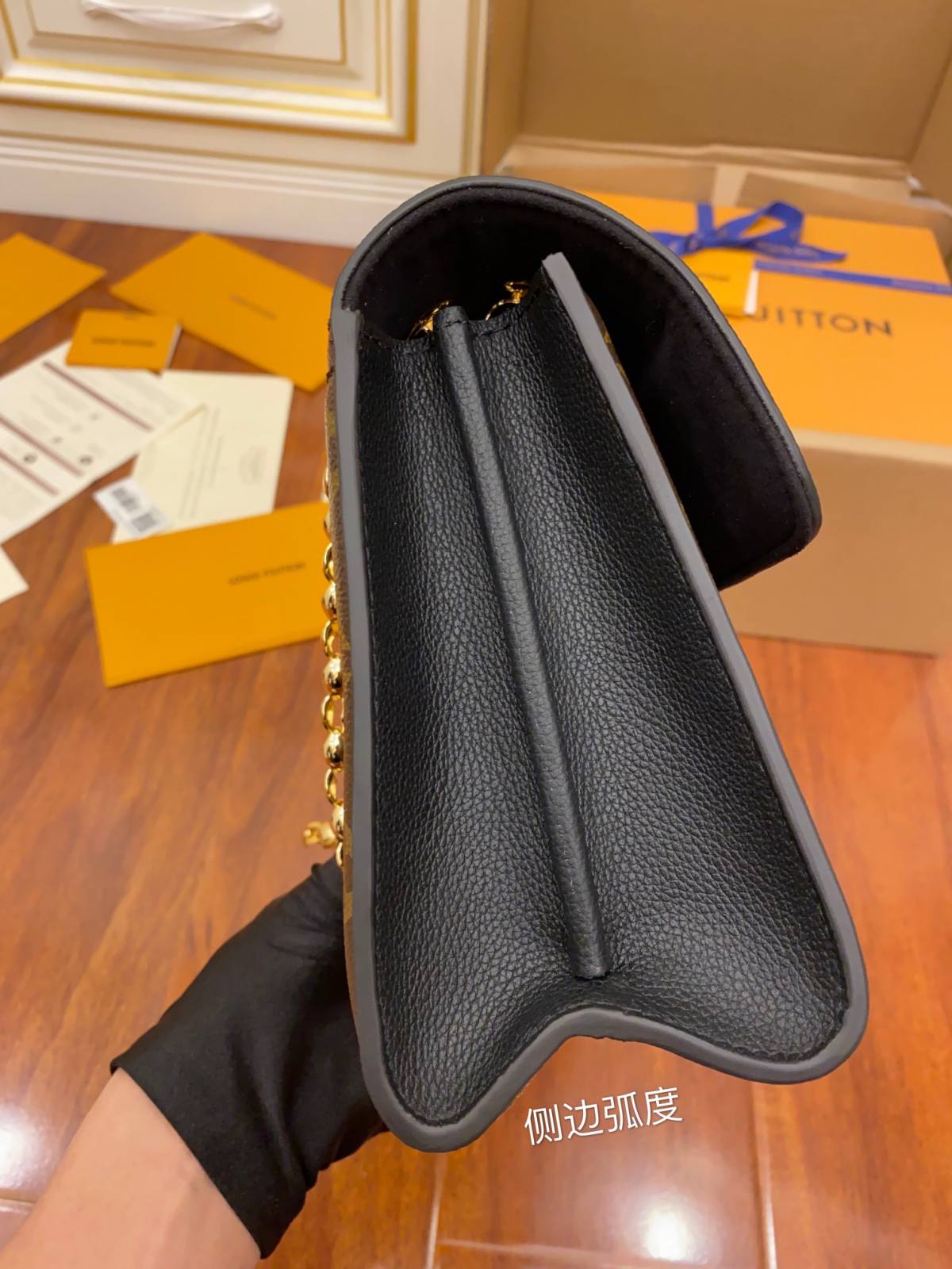 Ellebag’s Expert Replication: Louis Vuitton VICTOIRE Handbag (M41730) Monogram Black-Legjobb minőségű hamis Louis Vuitton táska online áruház, replika designer táska ru