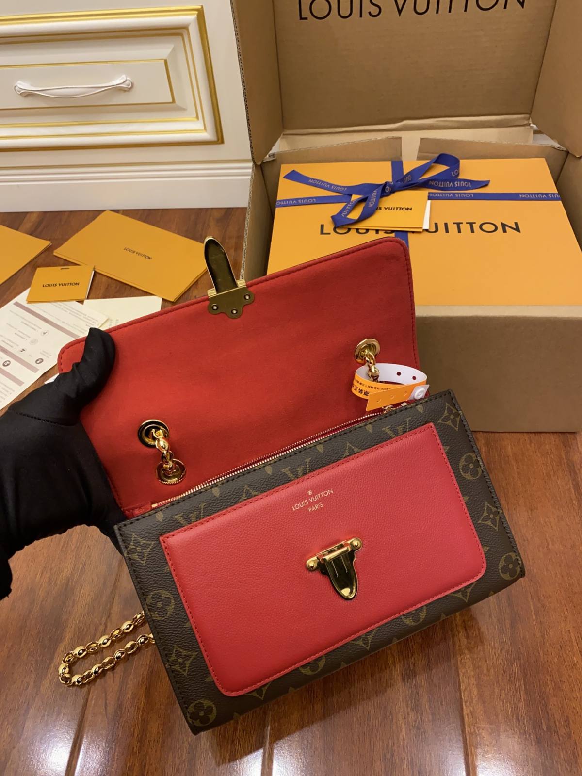 Ellebag’s Expert Replication: Louis Vuitton VICTOIRE Handbag (M41731) Monogram Red-Magazin online de geanți Louis Vuitton fals de cea mai bună calitate, geantă de designer replica ru