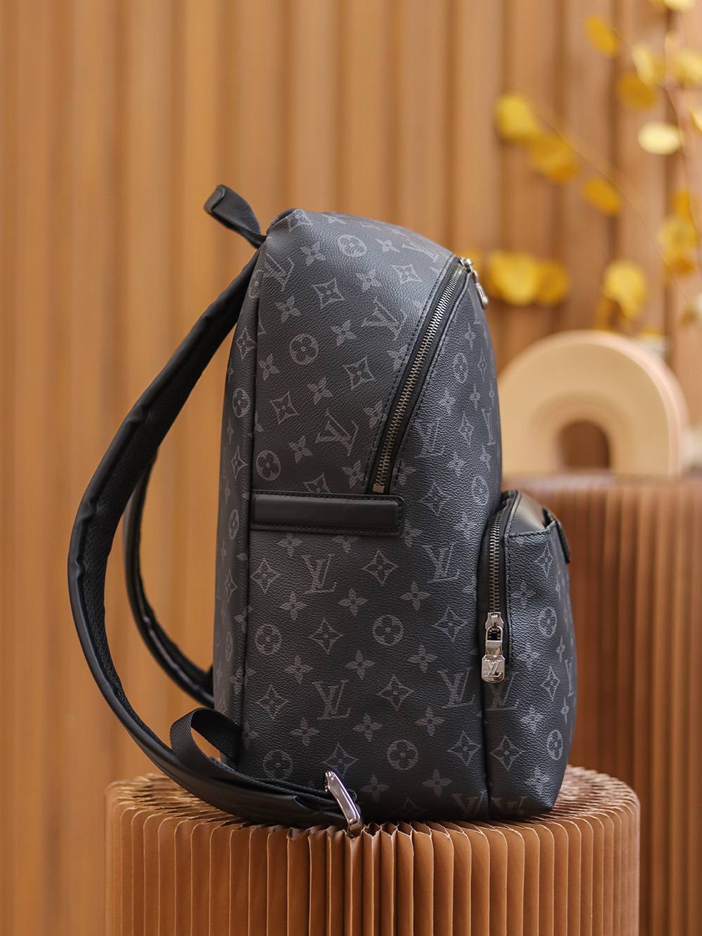 Ellebag’s Expert Replication: Louis Vuitton Discovery Apollo Backpack (M43186) Soft Monogram Eclipse Black-ហាងអនឡាញកាបូប Louis Vuitton ក្លែងក្លាយដែលមានគុណភាពល្អបំផុត កាបូបអ្នករចនាម៉ូដចម្លង ru