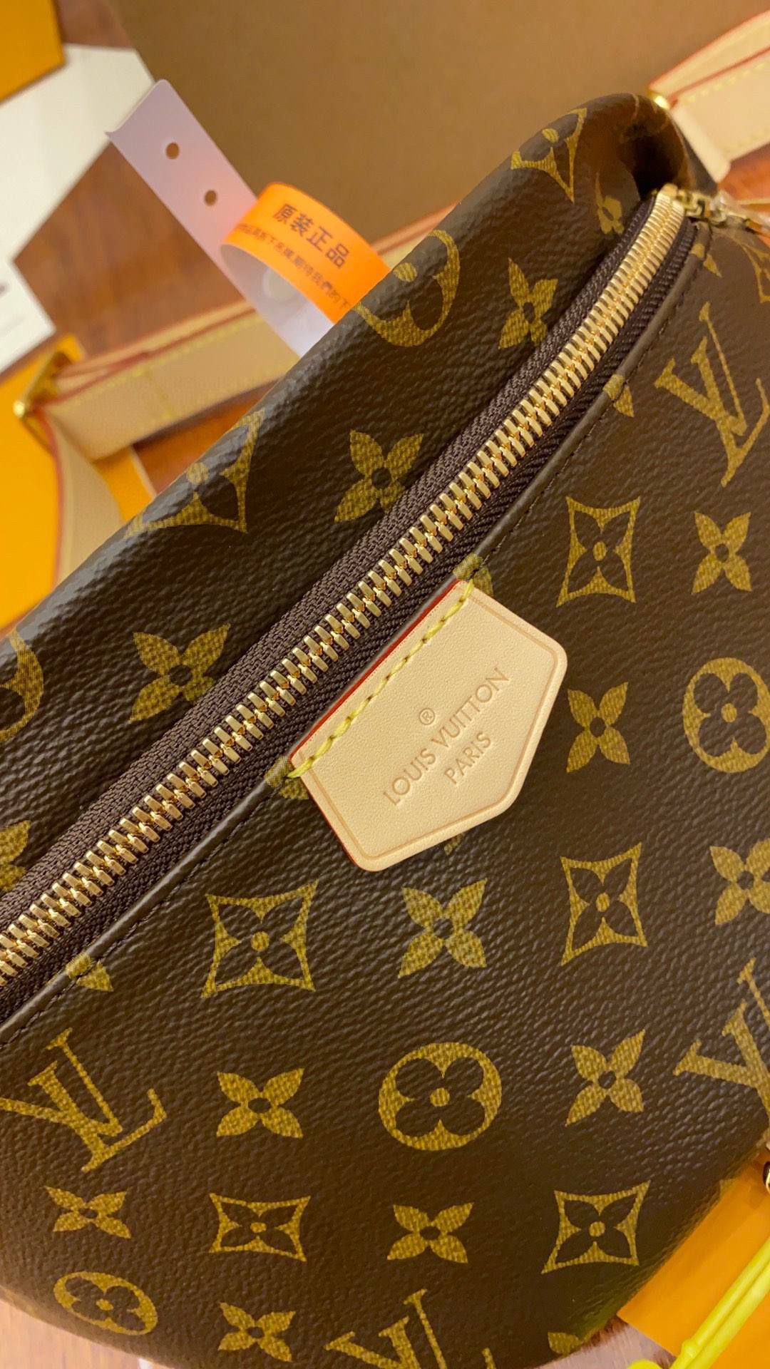 Ellebag’s Expert Replication: Louis Vuitton Bumbag (M43644) in Classic Monogram-Dyqani në internet i çantave të rreme Louis Vuitton me cilësi më të mirë, çanta modeli kopje ru