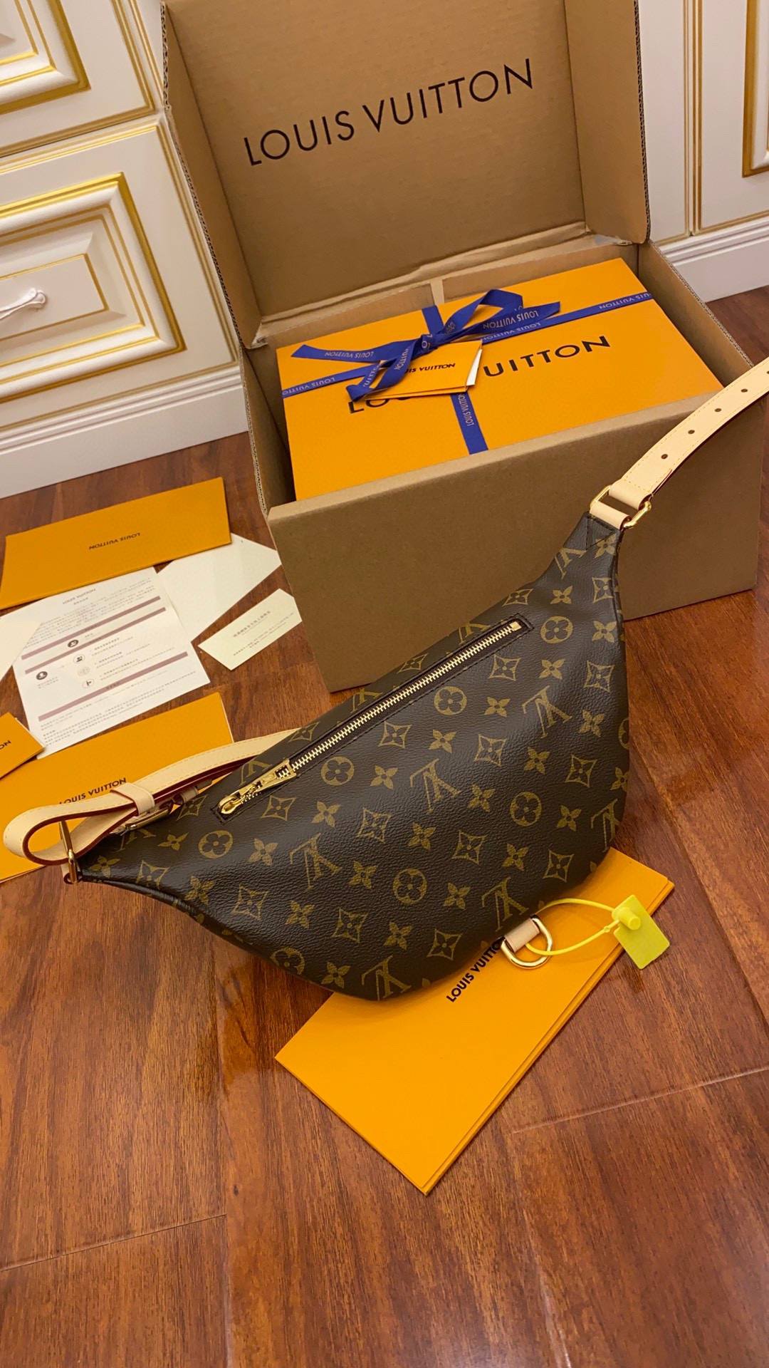 Ellebag’s Expert Replication: Louis Vuitton Bumbag (M43644) in Classic Monogram-အရည်အသွေးအကောင်းဆုံးအတု Louis Vuitton Bag အွန်လိုင်းစတိုး၊ ပုံစံတူဒီဇိုင်နာအိတ် ru