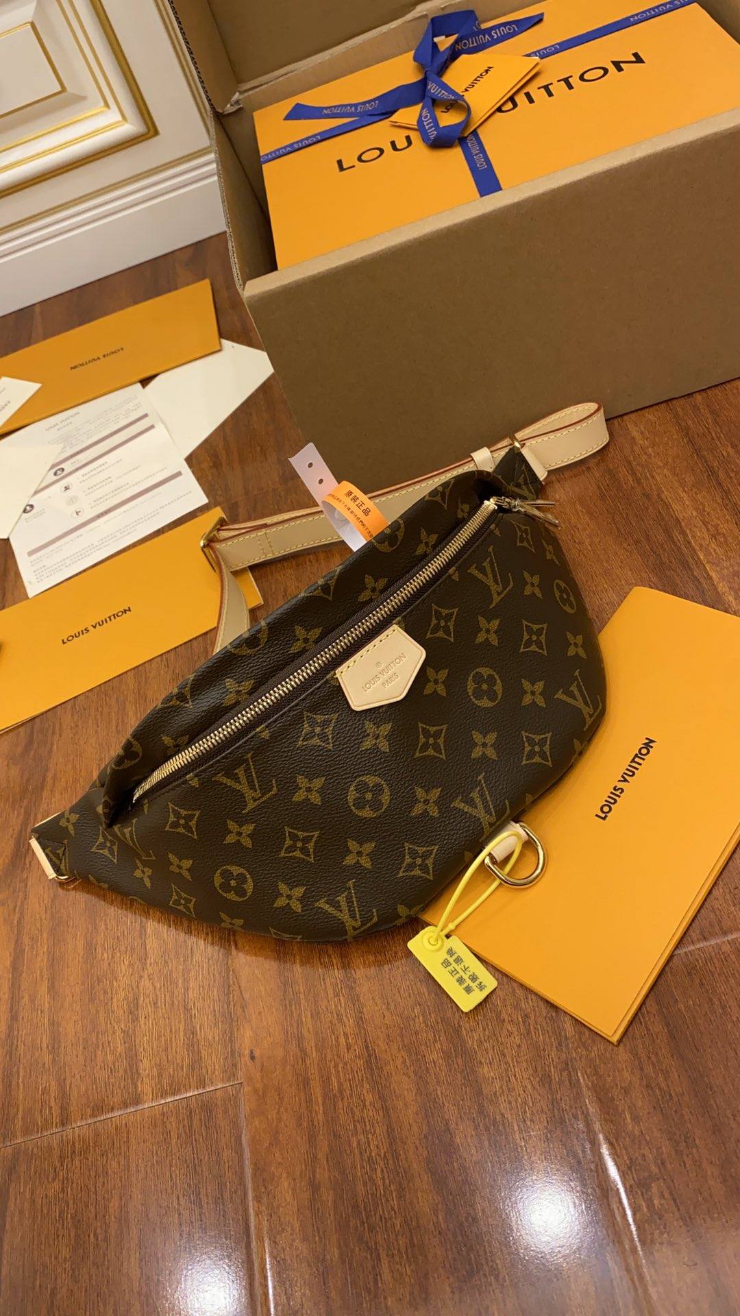 Ellebag’s Expert Replication: Louis Vuitton Bumbag (M43644) in Classic Monogram-အရည်အသွေးအကောင်းဆုံးအတု Louis Vuitton Bag အွန်လိုင်းစတိုး၊ ပုံစံတူဒီဇိုင်နာအိတ် ru