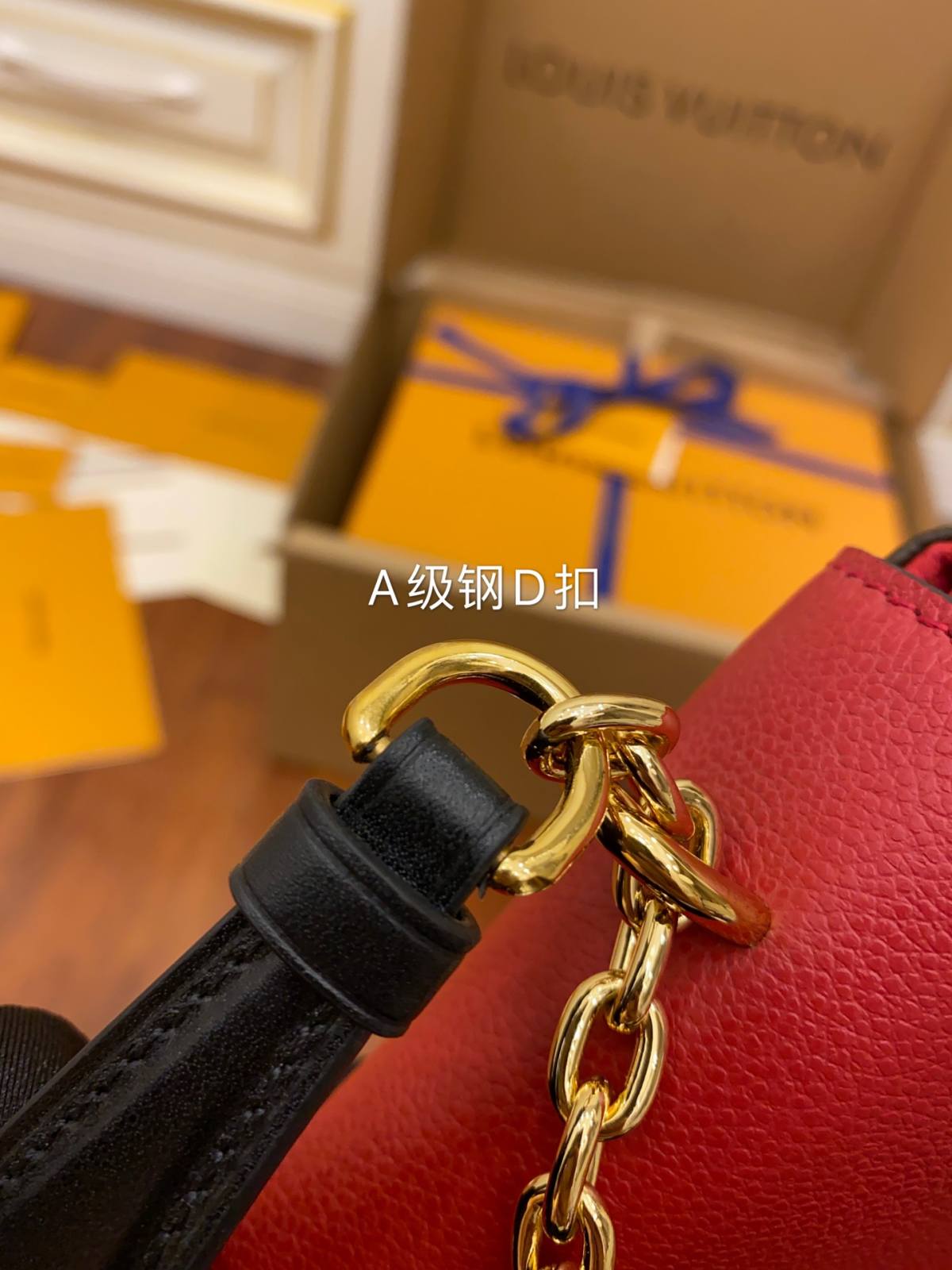 Ellebag’s Expert Replication: Louis Vuitton Saint Placide Chain Crossbody Bag (M43713)-Bedste kvalitet Fake Louis Vuitton Bag Online Store, Replica designer bag ru