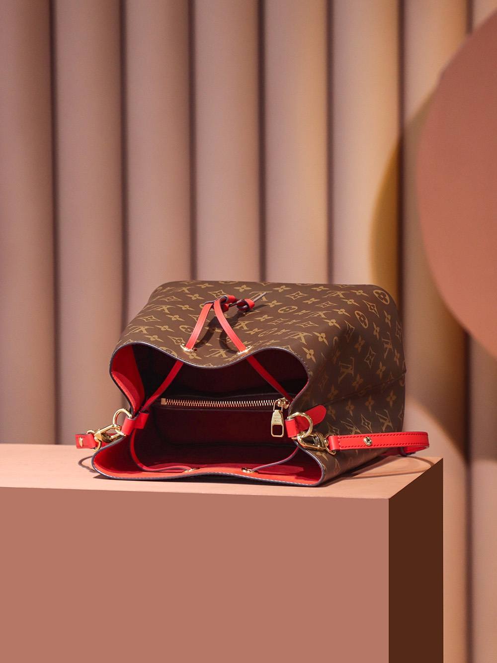 Ellebag’s Expert Replication: Louis Vuitton NeoNoe Bucket Bag in Red (M44021) Monogram-Best Quality adịgboroja Louis vuitton akpa Online Store, oyiri mmebe akpa ru