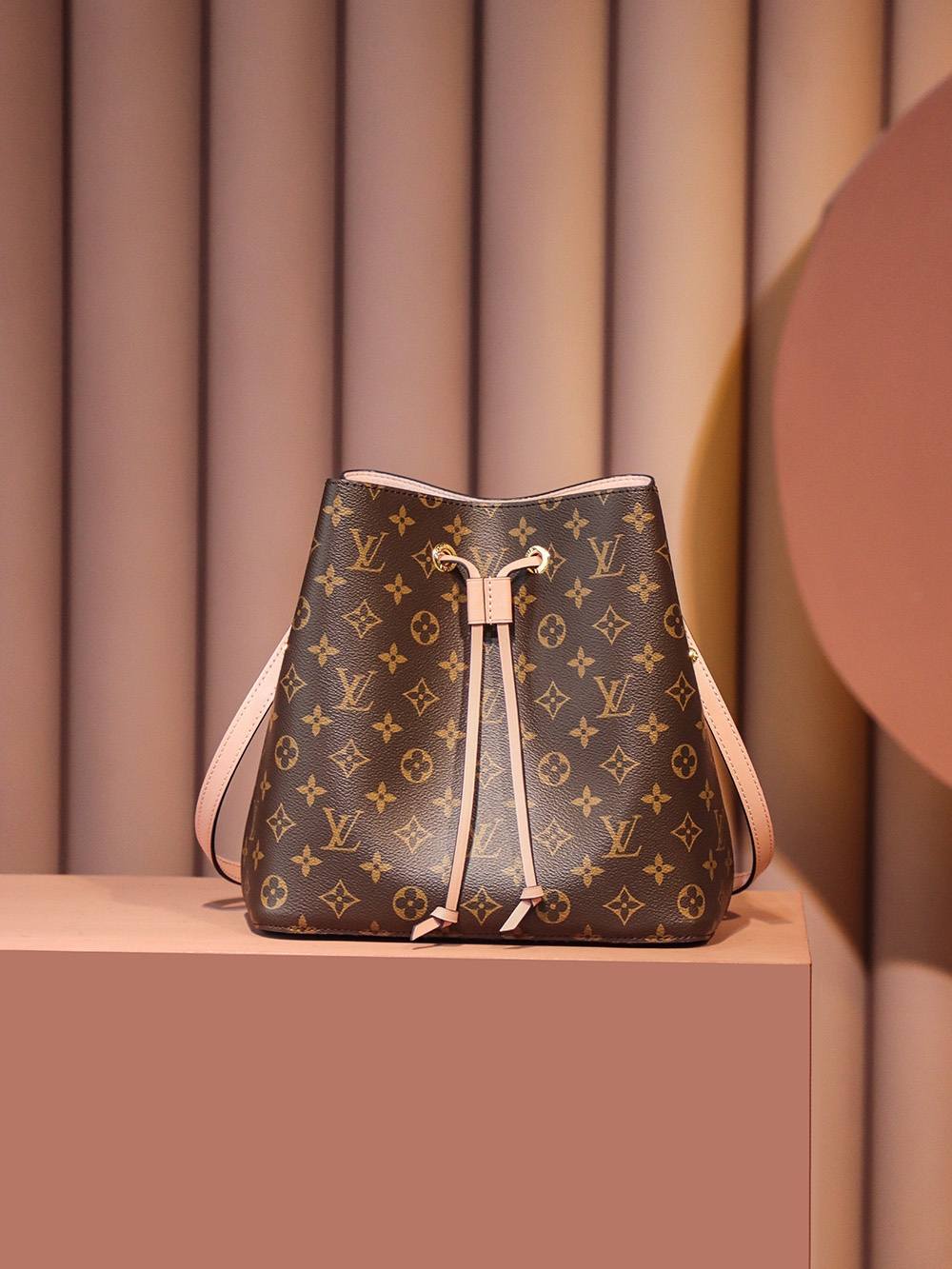 Ellebag’s Expert Replication: Louis Vuitton NeoNoe Bucket Bag in Cherry Blossom Pink (M44022)-Negoziu in linea di borse Louis Vuitton falsi di migliore qualità, borsa di design di replica ru