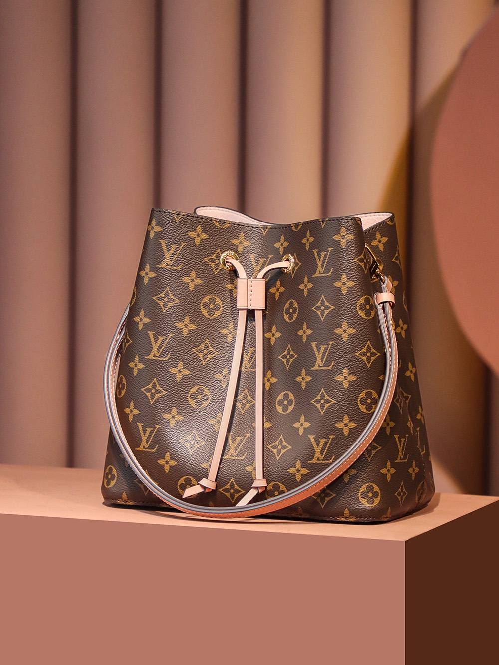 Ellebag’s Expert Replication: Louis Vuitton NeoNoe Bucket Bag in Cherry Blossom Pink (M44022)-最好的質量假路易威登包網上商店，複製設計師包 ru