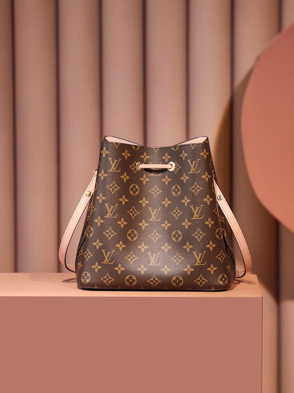 Ellebag’s Expert Replication: Louis Vuitton NeoNoe Bucket Bag in Cherry Blossom Pink (M44022)-بہترین معیار کا جعلی لوئس ووٹن بیگ آن لائن اسٹور، ریپلیکا ڈیزائنر بیگ آر یو