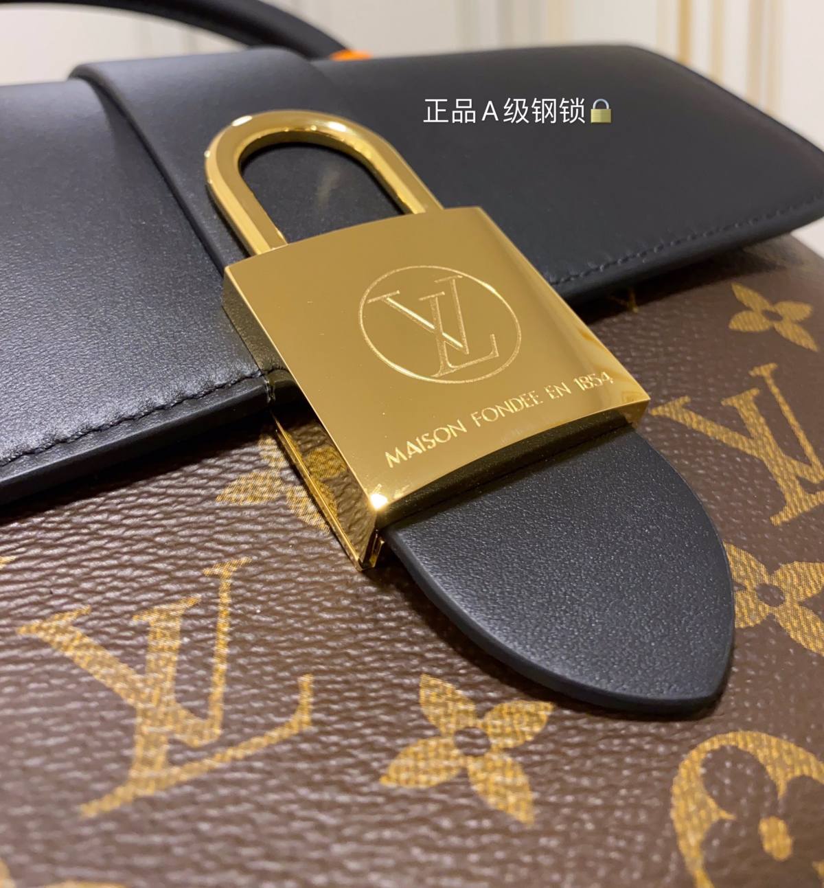 Ellebag’s Expert Replication: Louis Vuitton Locky BB Handbag in Black (M44141)-Tayada ugu Fiican ee Louis Vuitton Boorsada Online Store, Bac naqshadeeye nuqul ah