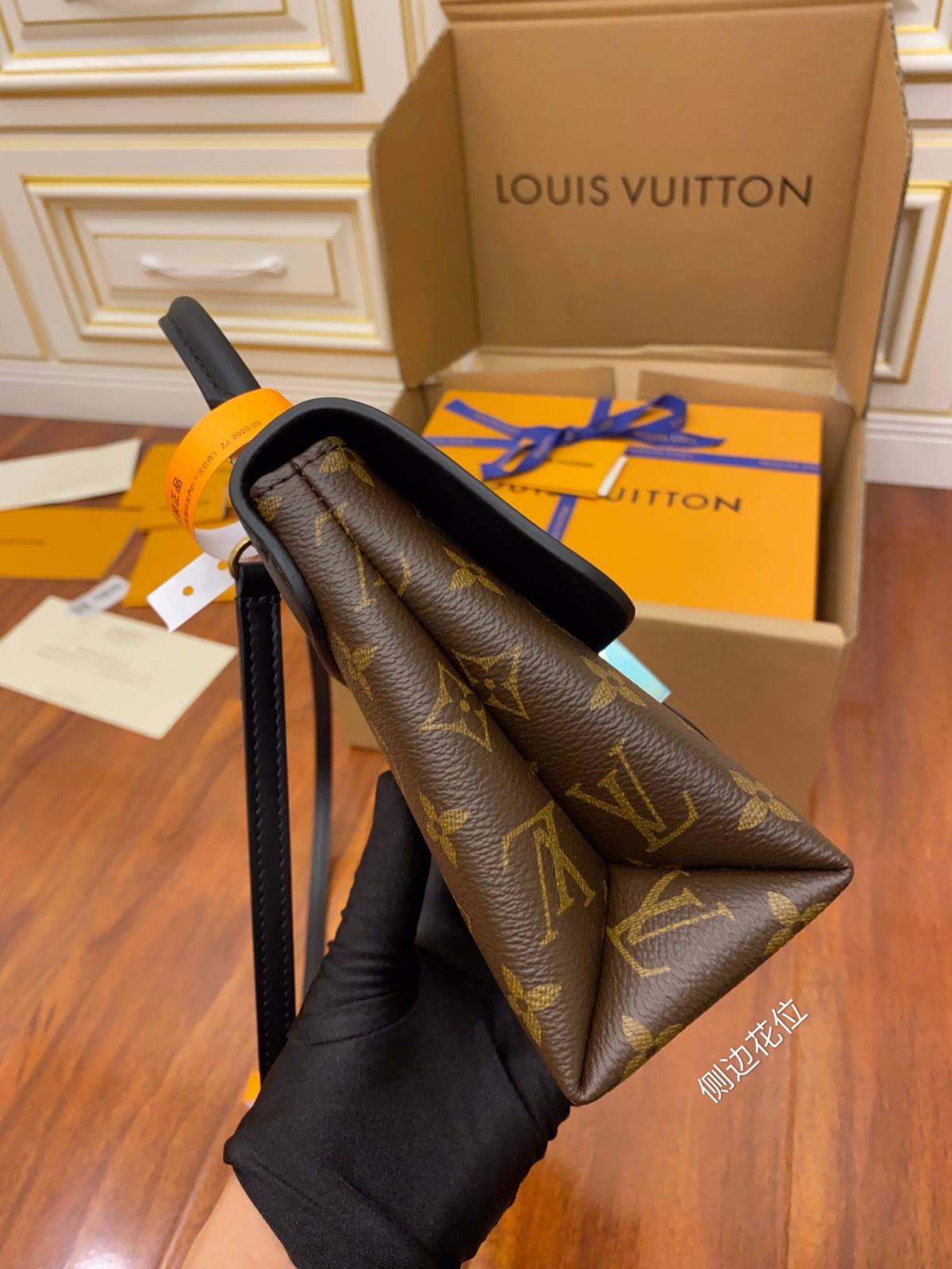 Ellebag’s Expert Replication: Louis Vuitton Locky BB Handbag in Black (M44141)-בעסטער קוואַליטעט שווינדל לוי ווויטטאָן באַג אָנליין קראָם, רעפּליקע דיזיינער זעקל רו