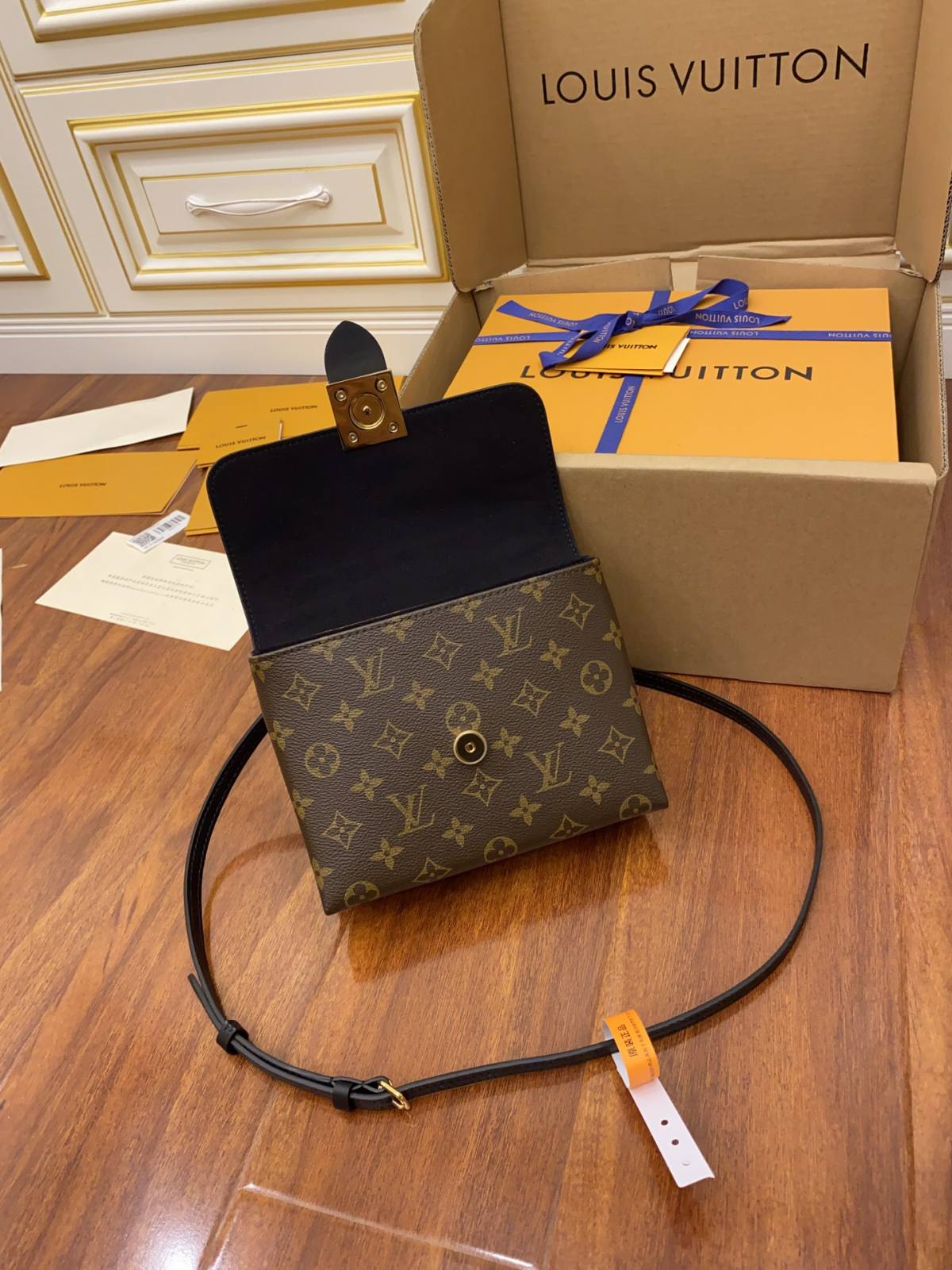 Ellebag’s Expert Replication: Louis Vuitton Locky BB Handbag in Black (M44141)-בעסטער קוואַליטעט שווינדל לוי ווויטטאָן באַג אָנליין קראָם, רעפּליקע דיזיינער זעקל רו