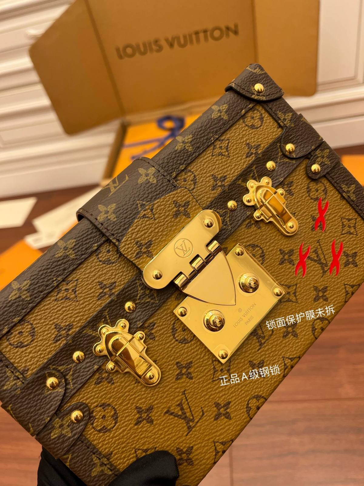 Ellebag’s Expert Replication: Louis Vuitton Classic Soft Trunk Bag (M44154) in Monogram Reverse Canvas-بہترین معیار کا جعلی لوئس ووٹن بیگ آن لائن اسٹور، ریپلیکا ڈیزائنر بیگ آر یو