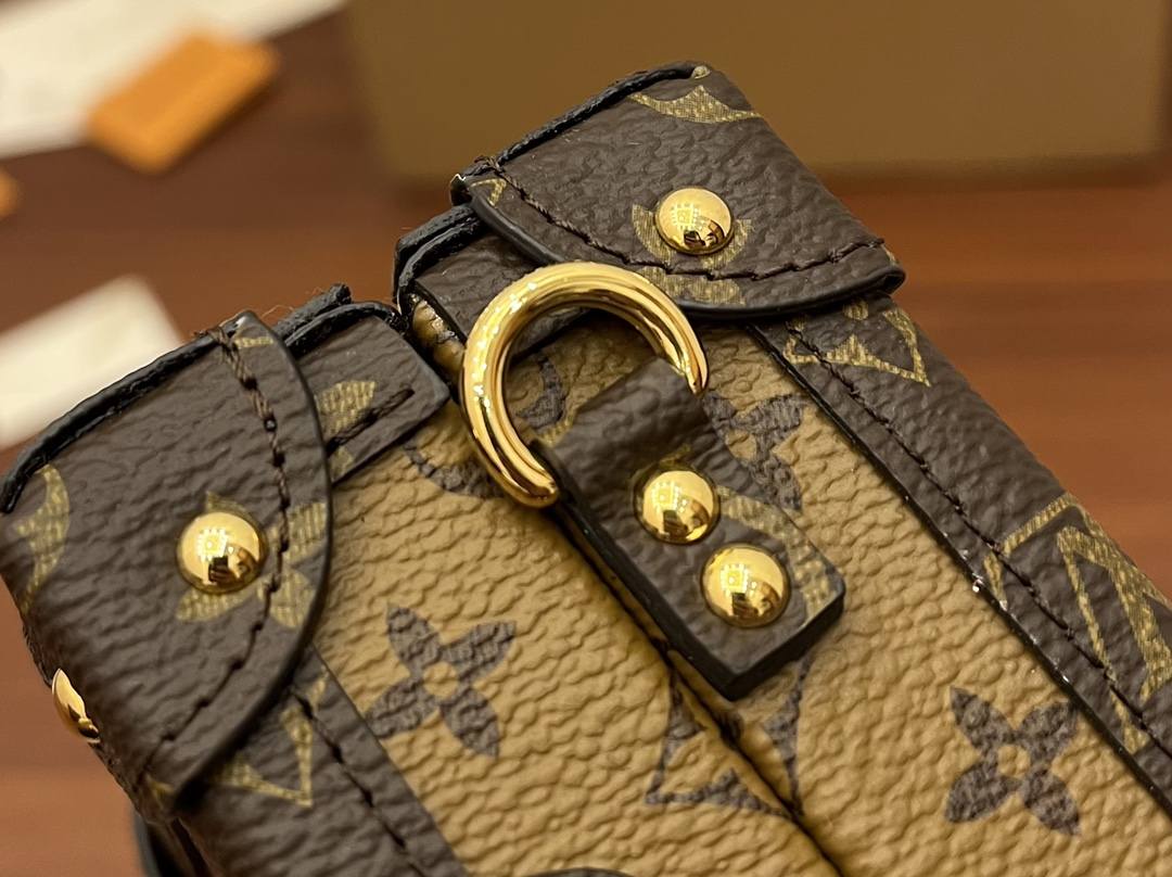 Ellebag’s Expert Replication: Louis Vuitton Classic Soft Trunk Bag (M44154) in Monogram Reverse Canvas-Bästa kvalitet Fake Louis Vuitton Bag Online Store, Replica designer bag ru