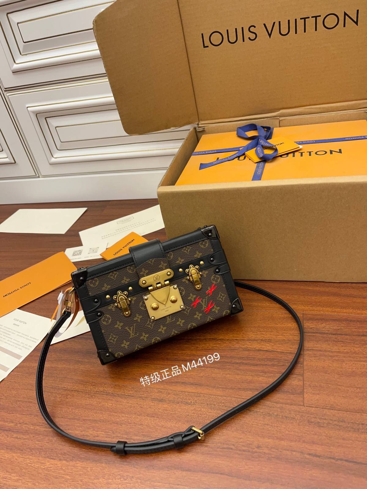 Ellebag’s Expert Replication: Louis Vuitton Petite Malle Shoulder Bag (M44199) in Monogram Fabric-Bescht Qualitéit Fake Louis Vuitton Bag Online Store, Replica Designer Bag ru