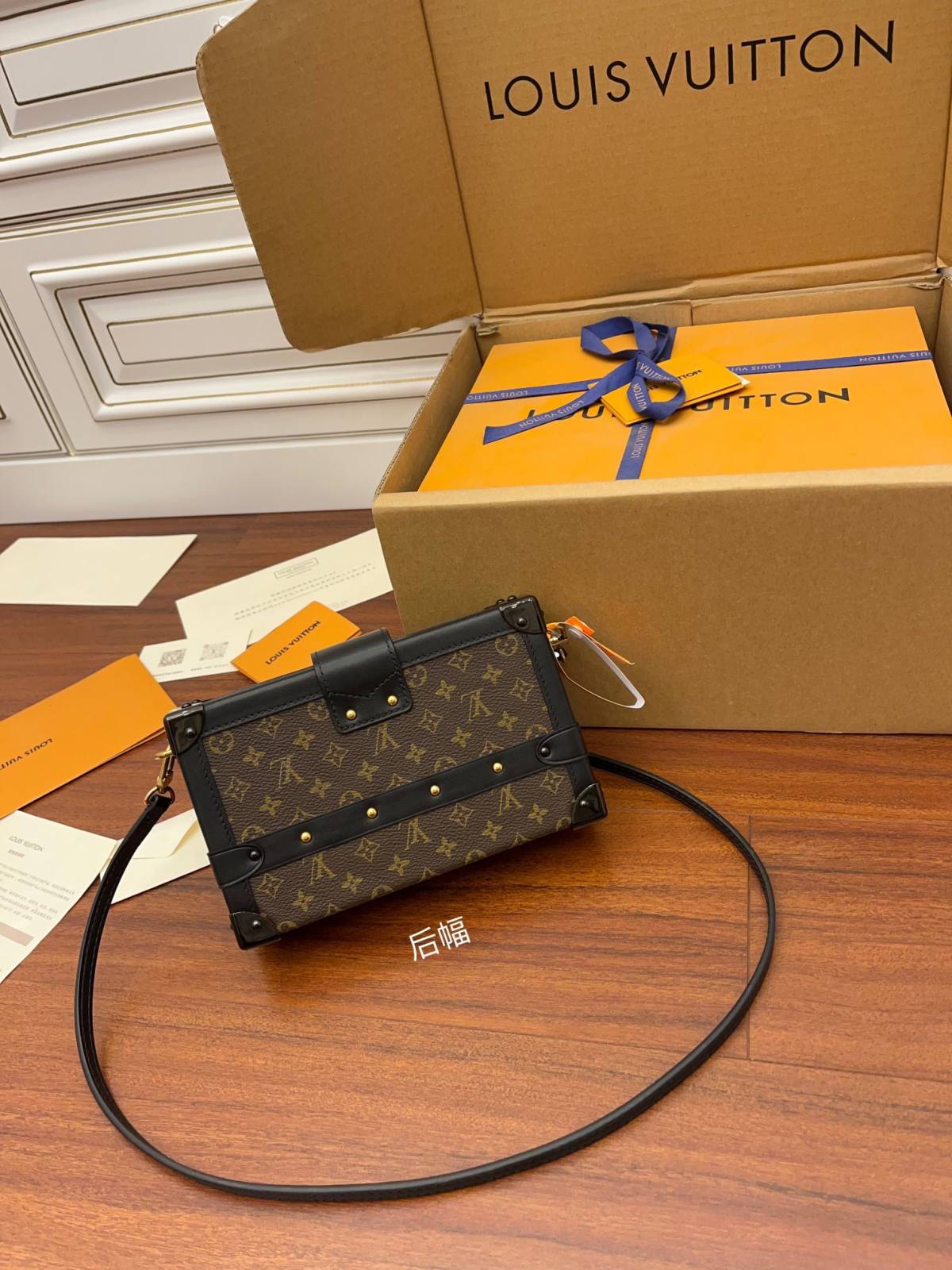 Ellebag’s Expert Replication: Louis Vuitton Petite Malle Shoulder Bag (M44199) in Monogram Fabric-Інтэрнэт-крама падробленай сумкі Louis Vuitton лепшай якасці, рэплікі дызайнерскай сумкі ru