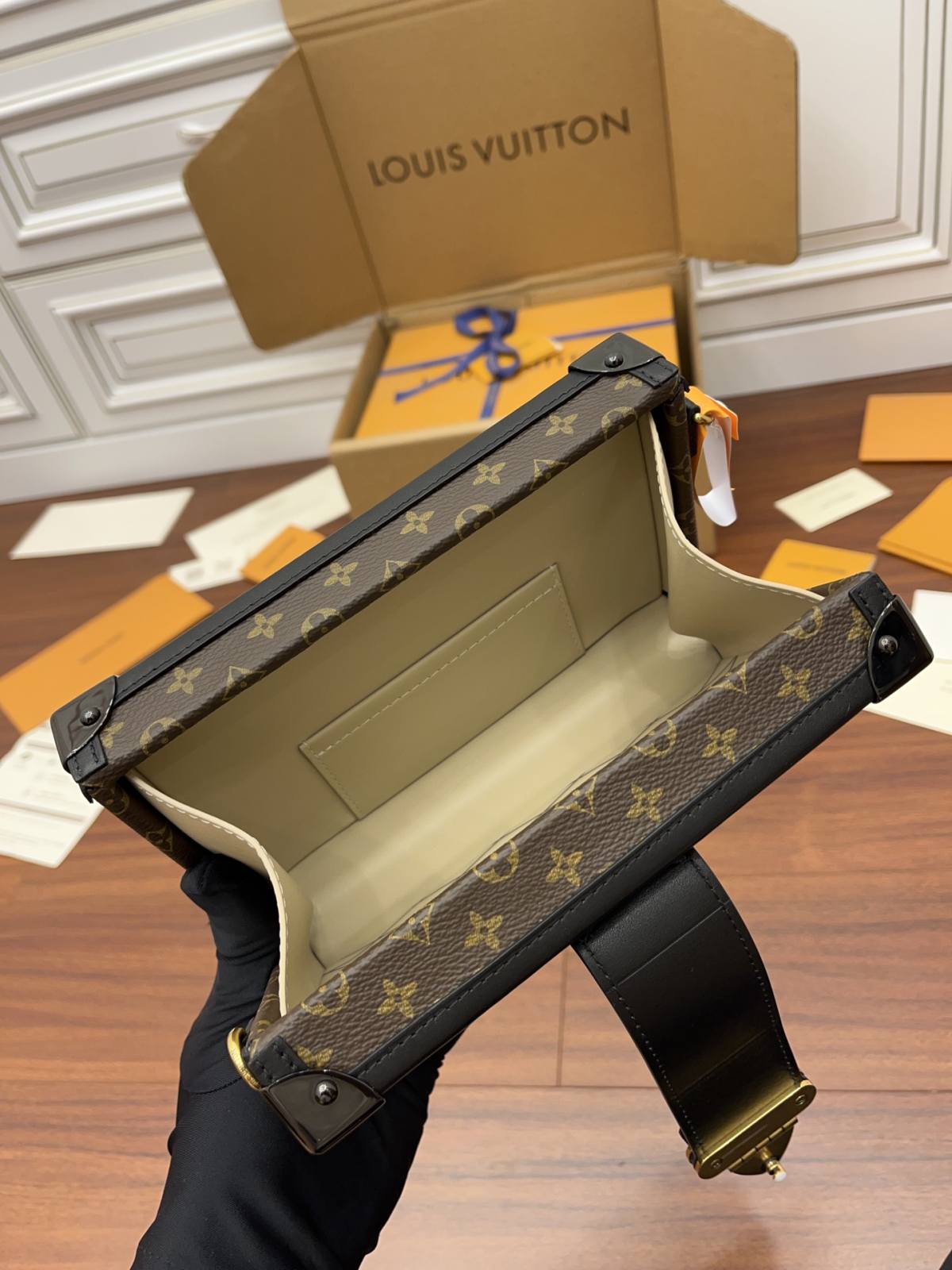 Ellebag’s Expert Replication: Louis Vuitton Petite Malle Shoulder Bag (M44199) in Monogram Fabric-Інтэрнэт-крама падробленай сумкі Louis Vuitton лепшай якасці, рэплікі дызайнерскай сумкі ru