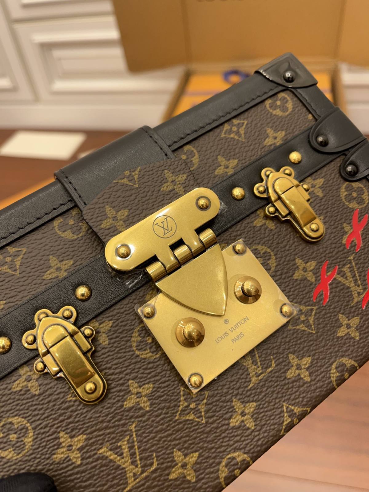 Ellebag’s Expert Replication: Louis Vuitton Petite Malle Shoulder Bag (M44199) in Monogram Fabric-Labākās kvalitātes viltotās Louis Vuitton somas tiešsaistes veikals, dizaineru somas kopija ru