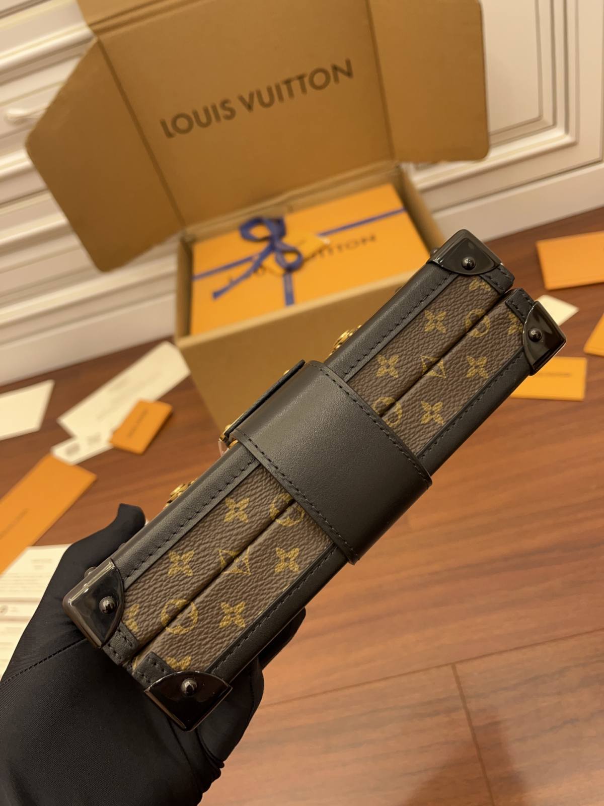 Ellebag’s Expert Replication: Louis Vuitton Petite Malle Shoulder Bag (M44199) in Monogram Fabric-Labākās kvalitātes viltotās Louis Vuitton somas tiešsaistes veikals, dizaineru somas kopija ru