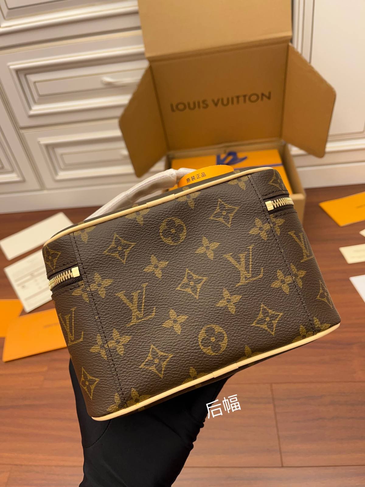 Ellebag’s Expert Replication: Louis Vuitton Nice Mini Makeup Bag (M44495)-Botiga en línia de bosses falses de Louis Vuitton de millor qualitat, rèplica de bosses de disseny ru