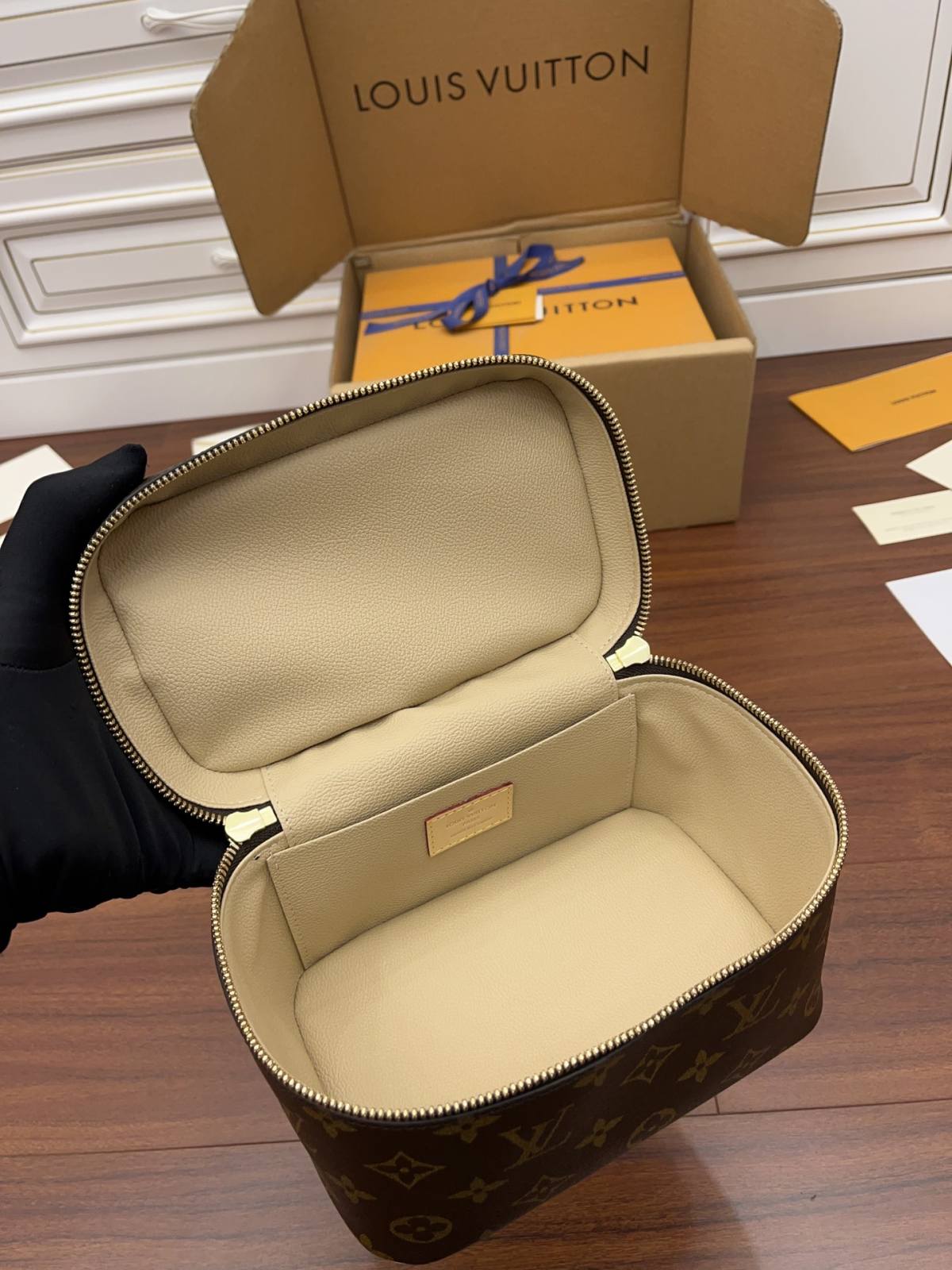 Ellebag’s Expert Replication: Louis Vuitton Nice Mini Makeup Bag (M44495)-Magazin online de geanți Louis Vuitton fals de cea mai bună calitate, geantă de designer replica ru