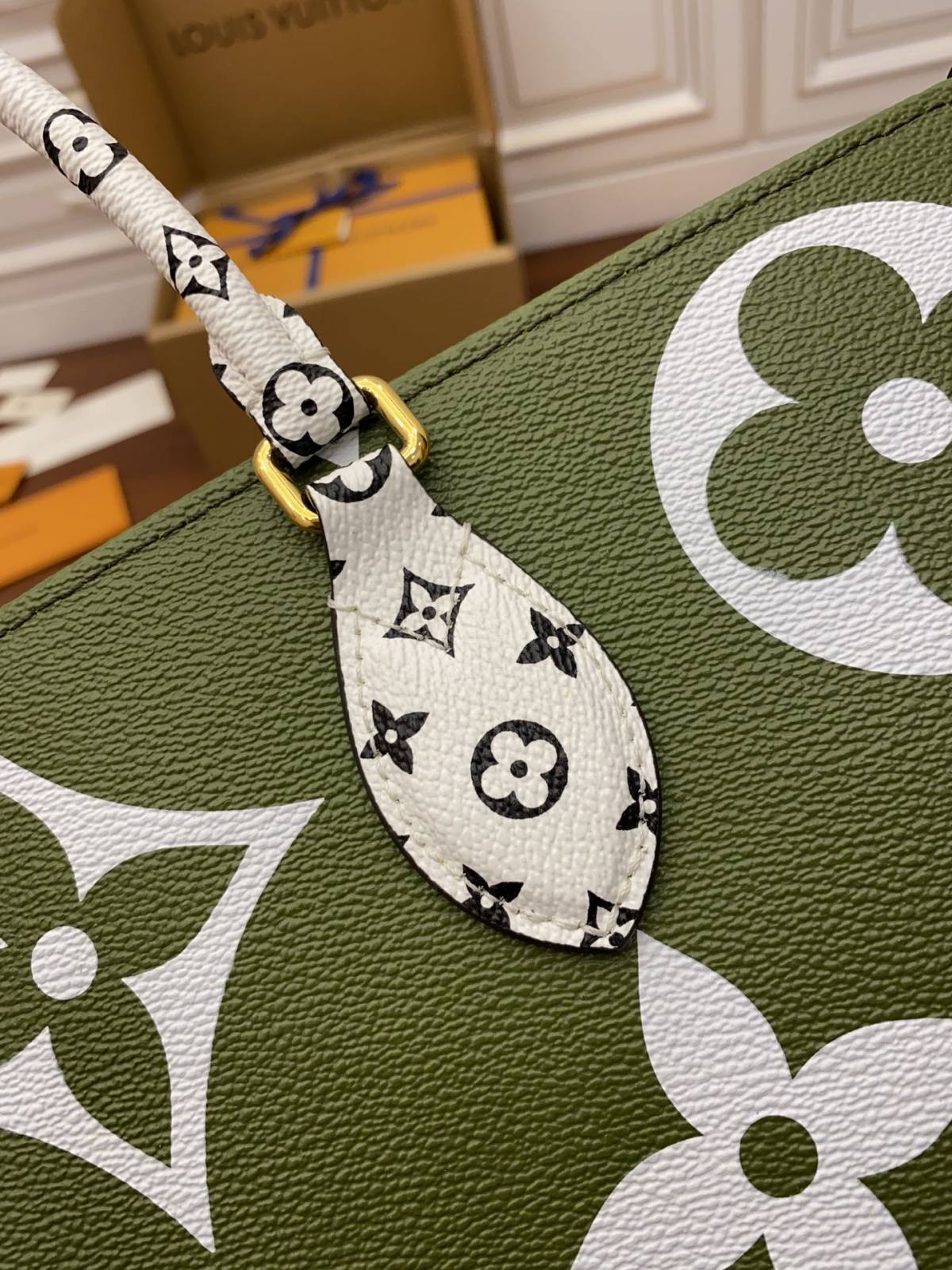 Ellebag Factory’s Expert Replication: Louis Vuitton Onthego Handbag in Monogram Green White (M44571)-Negoziu in linea di borse Louis Vuitton falsi di migliore qualità, borsa di design di replica ru