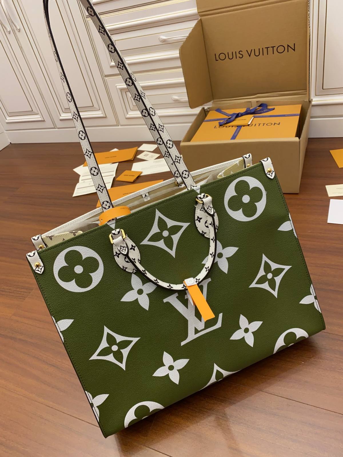 Ellebag Factory’s Expert Replication: Louis Vuitton Onthego Handbag in Monogram Green White (M44571)-Negoziu in linea di borse Louis Vuitton falsi di migliore qualità, borsa di design di replica ru