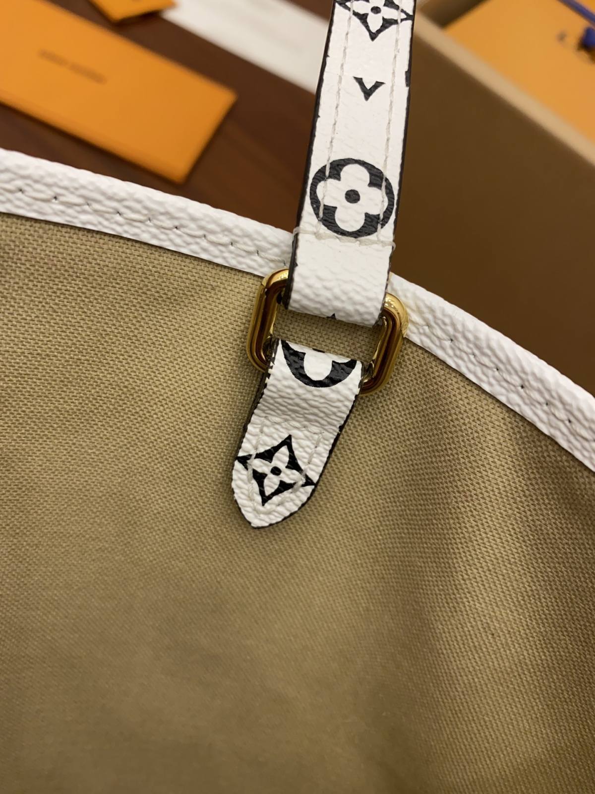 Ellebag Factory’s Expert Replication: Louis Vuitton Onthego Handbag in Monogram Green White (M44571)-Best Quality Fake Louis Vuitton Bag Online Store, Replica designer bag ru