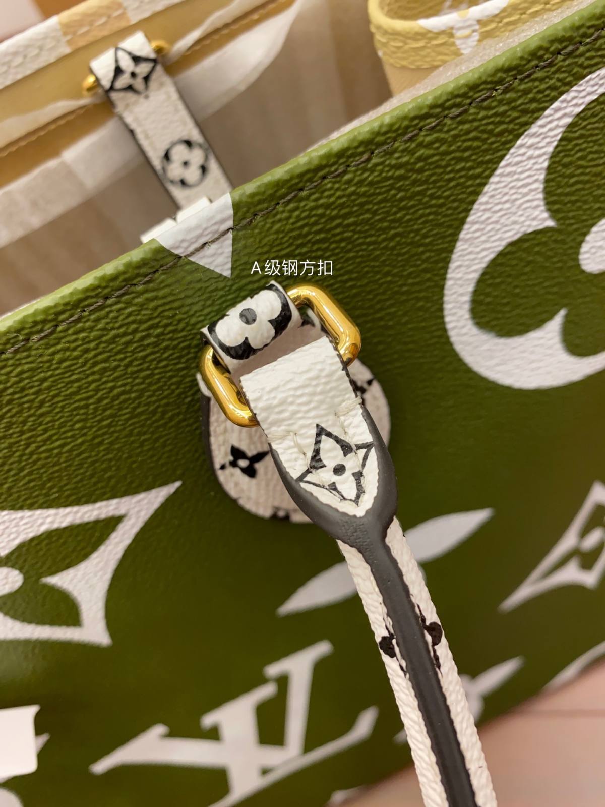 Ellebag Factory’s Expert Replication: Louis Vuitton Onthego Handbag in Monogram Green White (M44571)-بہترین معیار کا جعلی لوئس ووٹن بیگ آن لائن اسٹور، ریپلیکا ڈیزائنر بیگ آر یو