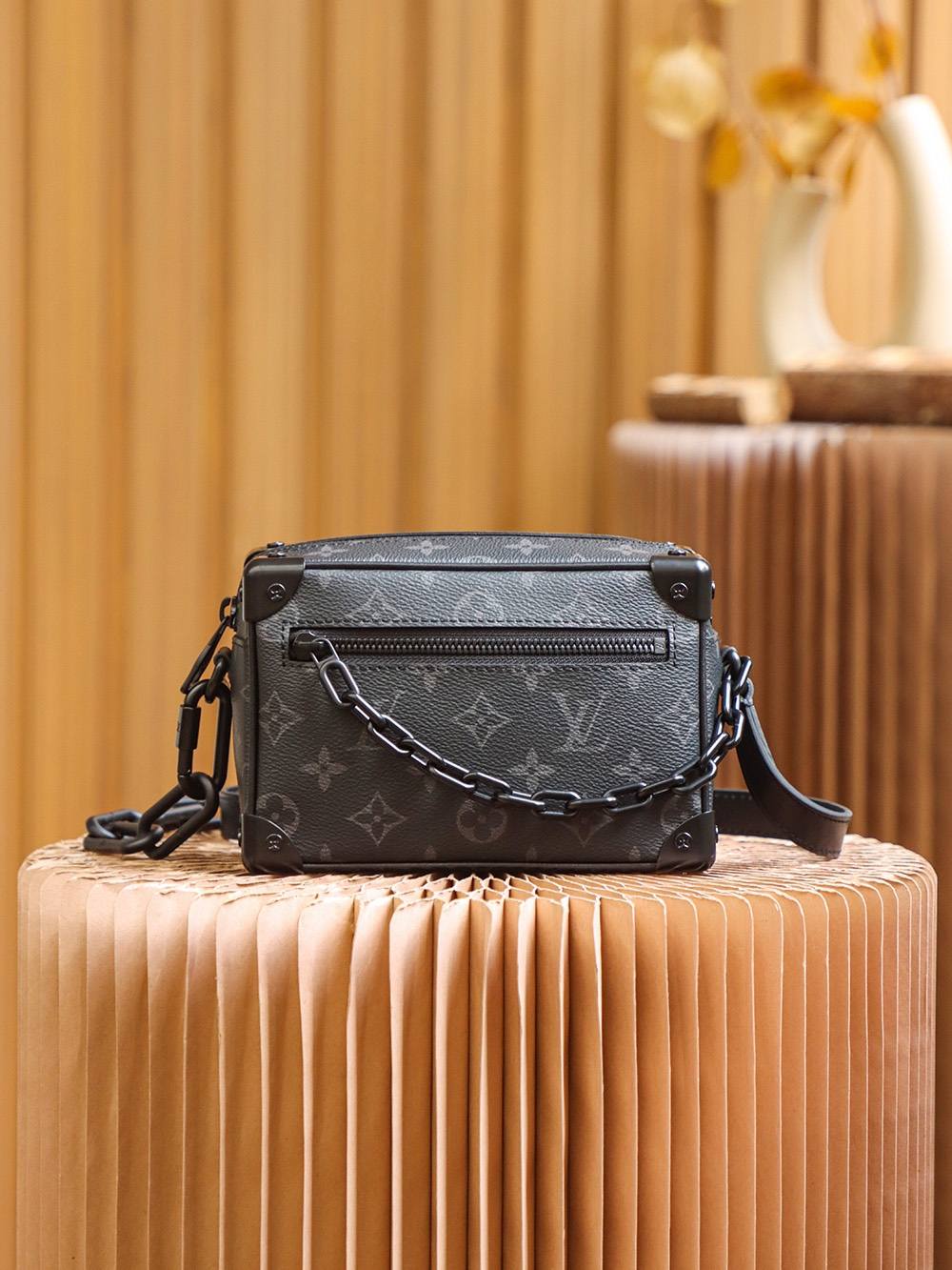 Ellebag Factory’s Expertise in Replicating Louis Vuitton M44735 Monogram Eclipse Black Mini Soft Trunk Handbag-Best Quality adịgboroja Louis vuitton akpa Online Store, oyiri mmebe akpa ru