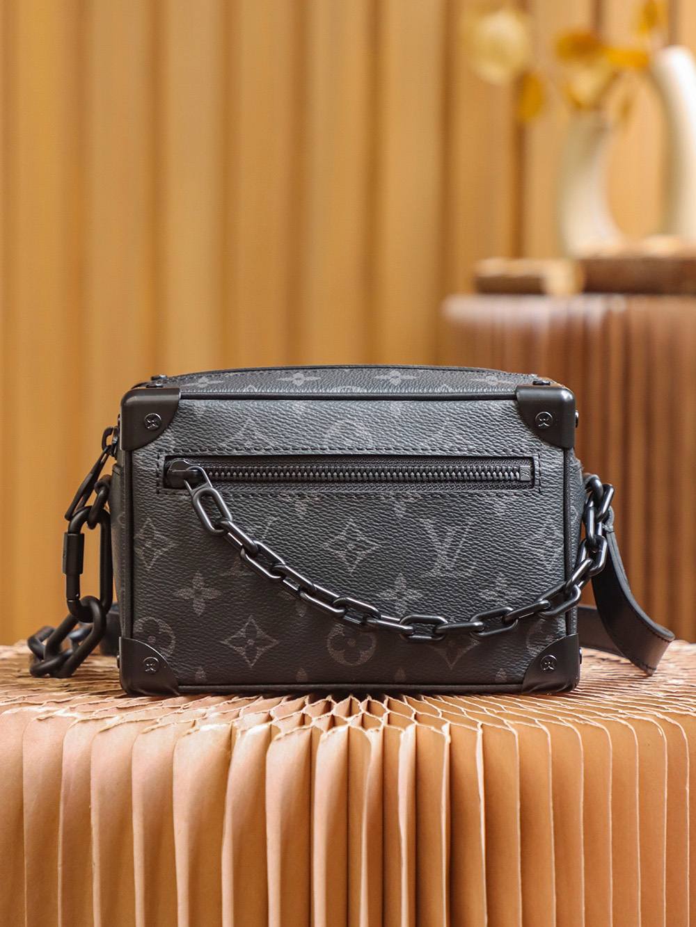 Ellebag Factory’s Expertise in Replicating Louis Vuitton M44735 Monogram Eclipse Black Mini Soft Trunk Handbag-ຄຸນະພາບທີ່ດີທີ່ສຸດ Fake Louis Vuitton Bag Online Store, Replica designer bag ru